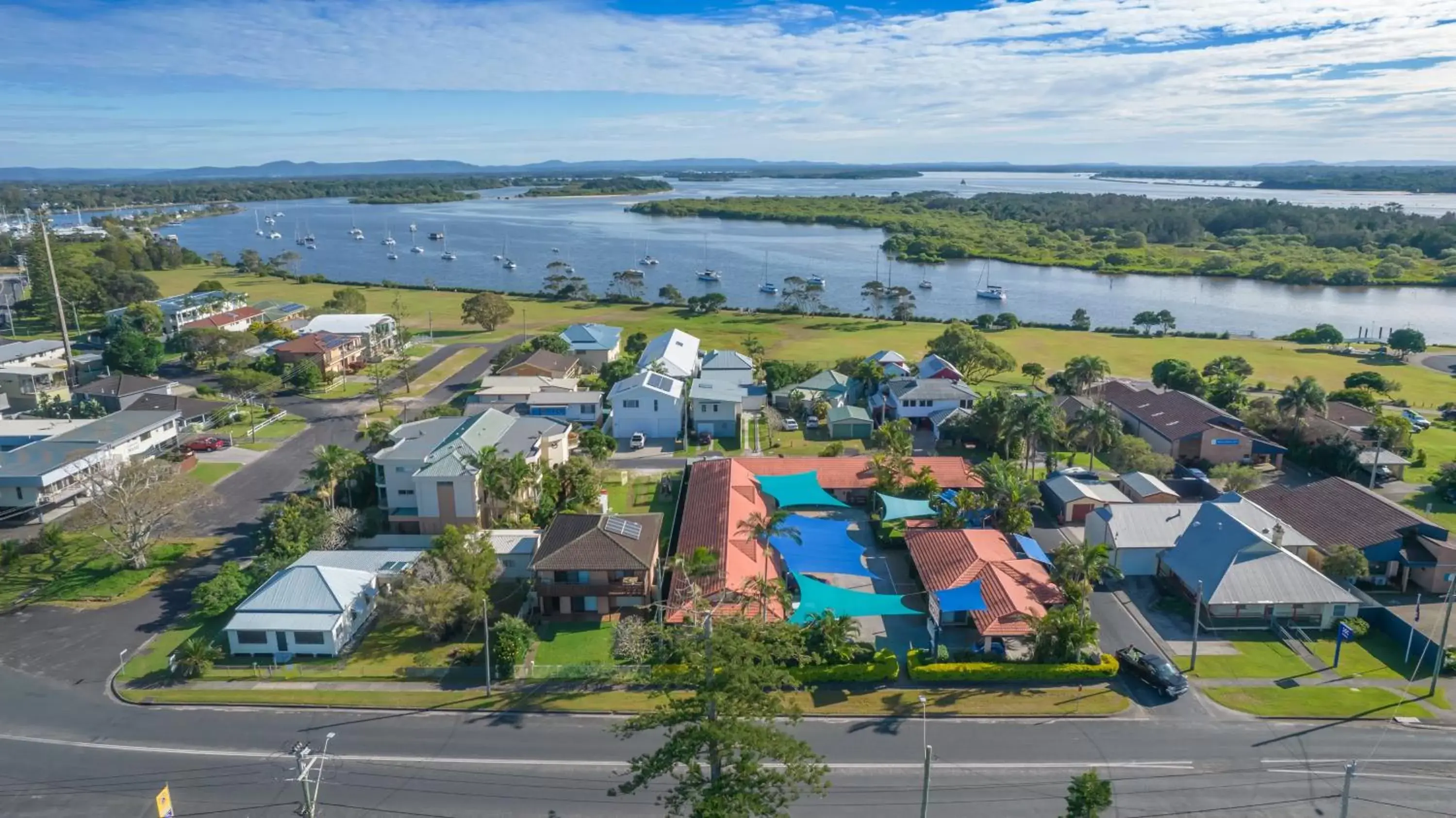 Property building, Bird's-eye View in Yamba Twin Pines Motel