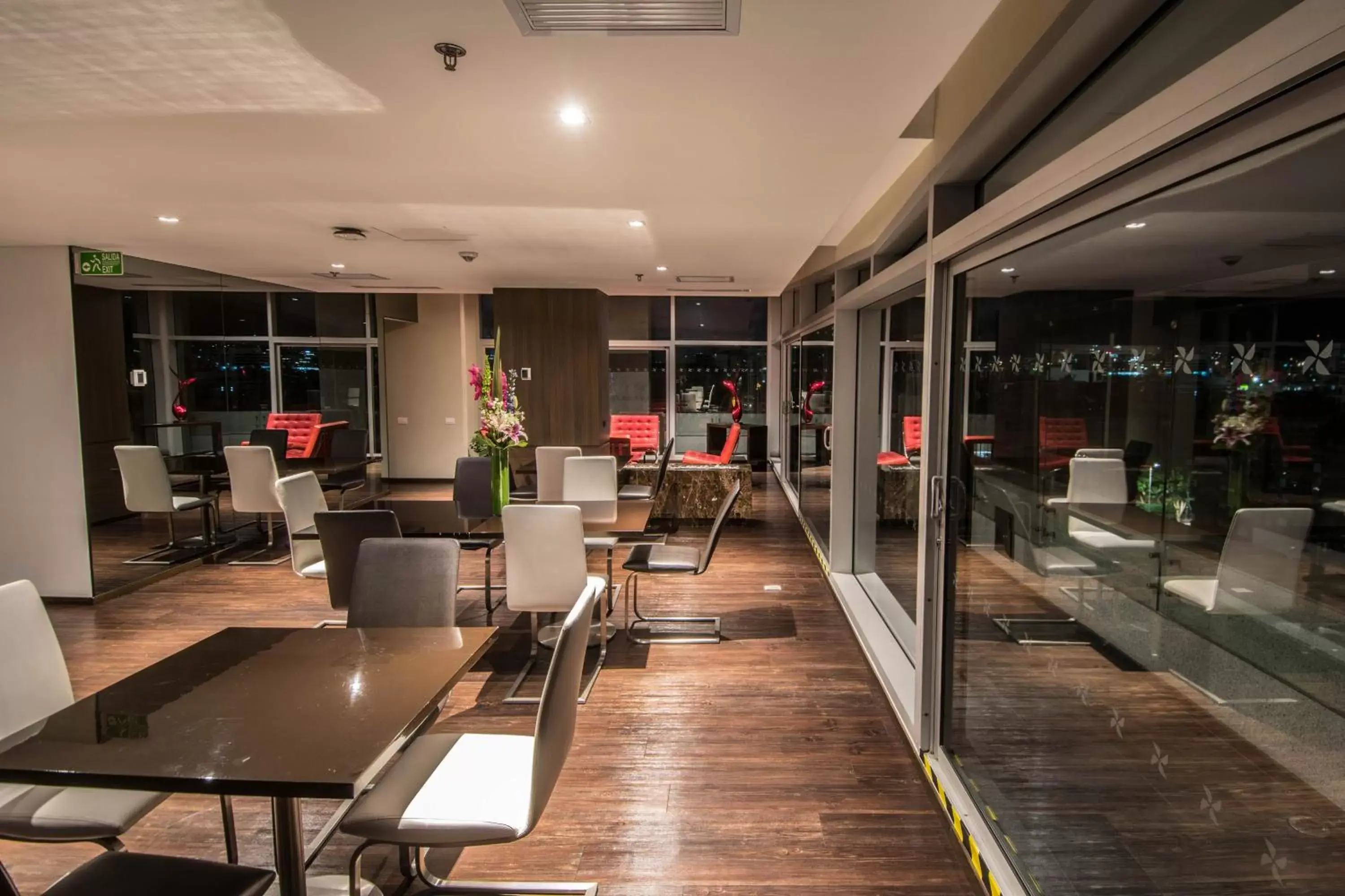 Lounge or bar in Four Points By Sheraton Bogota