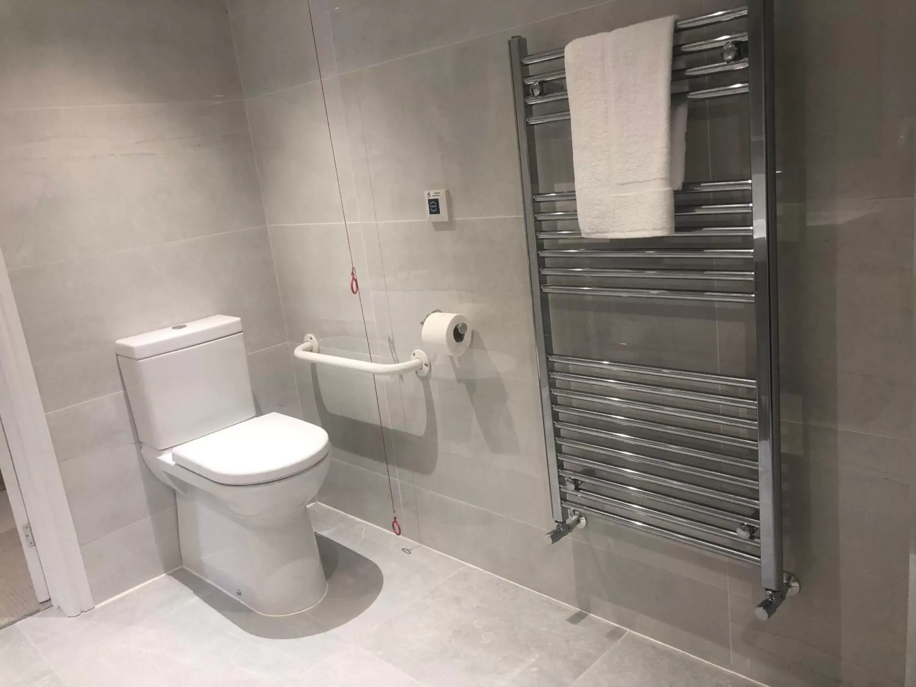 Bathroom in Tuppenhurst Barn