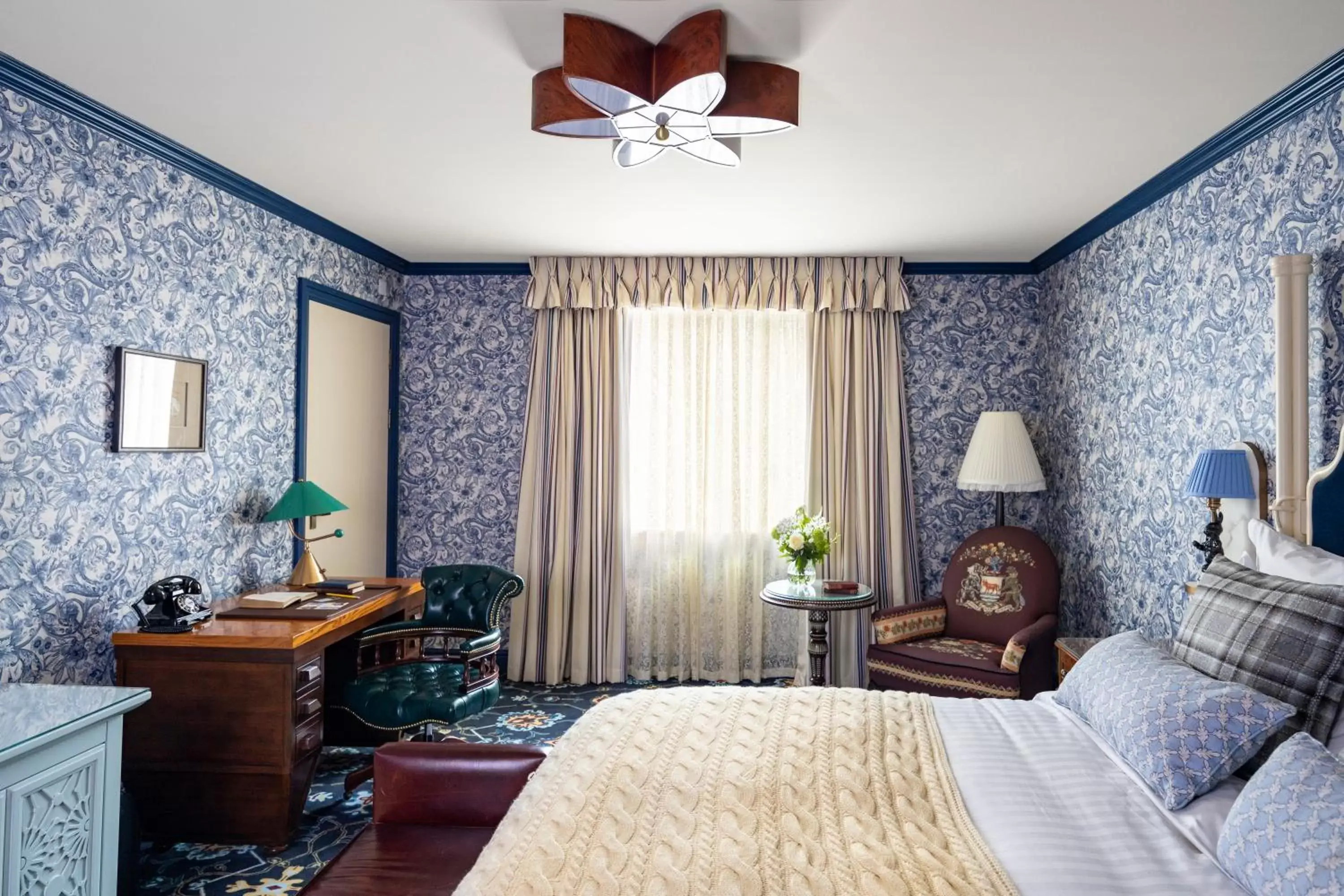 Bed, Seating Area in The Randolph Hotel, by Graduate Hotels