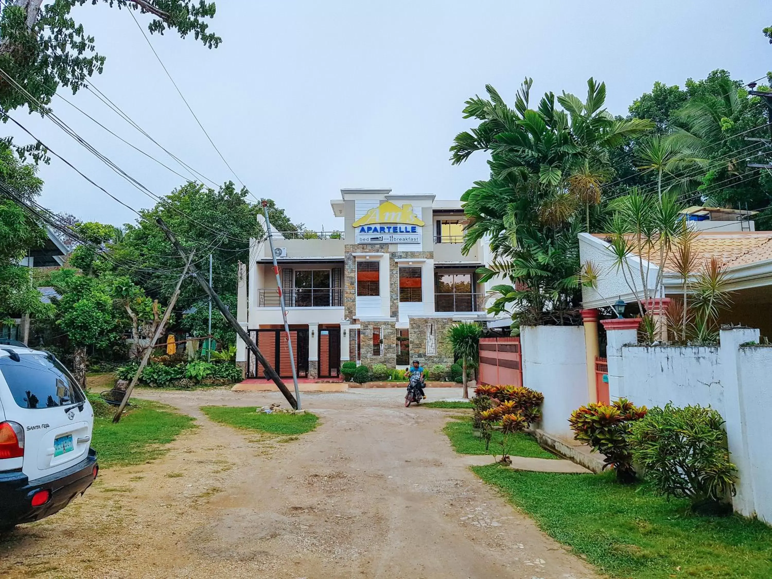 Property building in RedDoorz @ Caimito Drive Dampas Property building in RedDoorz @ Caimito Drive Dampas