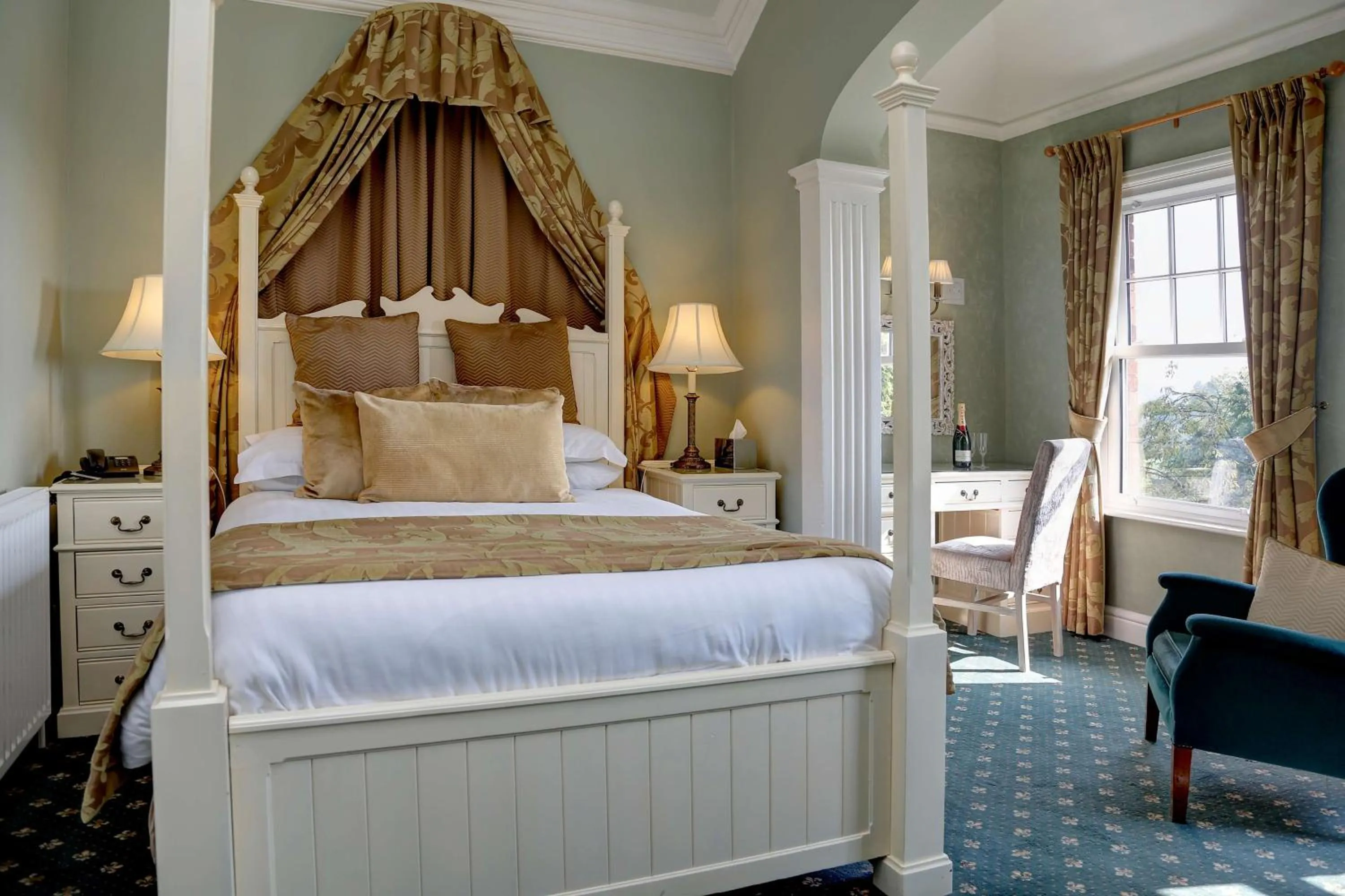 Photo of the whole room, Bed in Best Western Sysonby Knoll Hotel