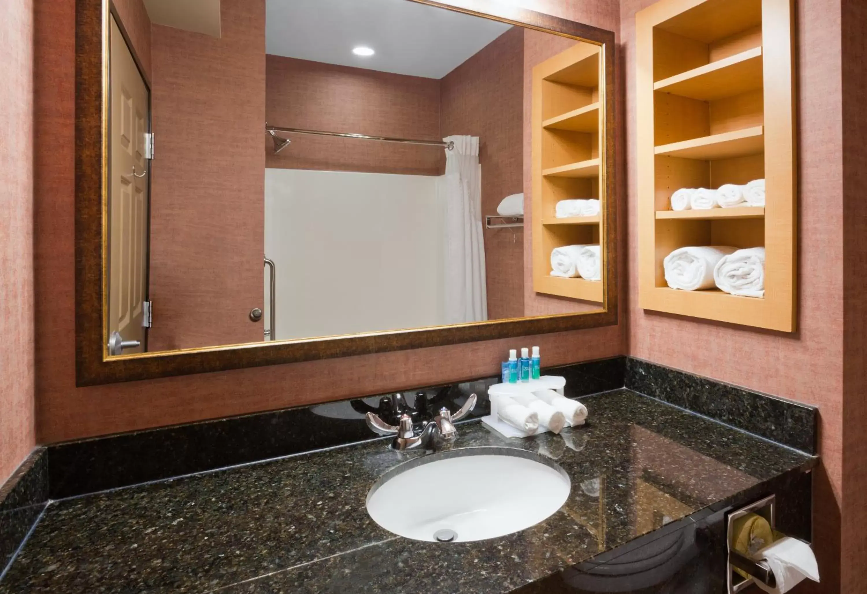 Photo of the whole room, Bathroom in Holiday Inn Express Hotel & Suites Brainerd-Baxter, an IHG Hotel