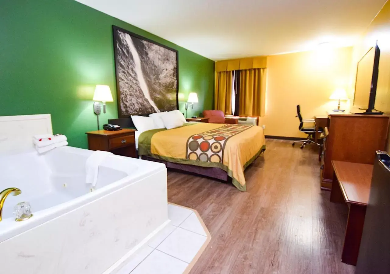 Photo of the whole room, Bed in Super 8 by Wyndham Searcy AR