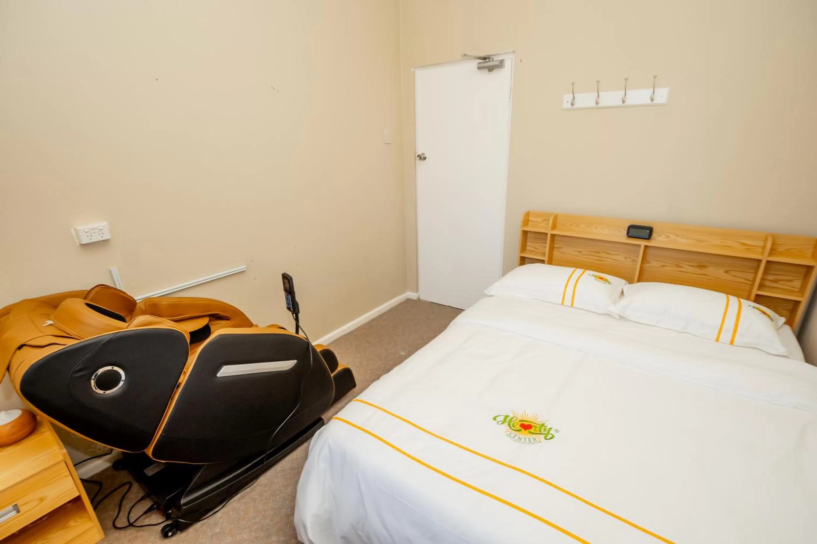 Bed in Hearty Center Motel