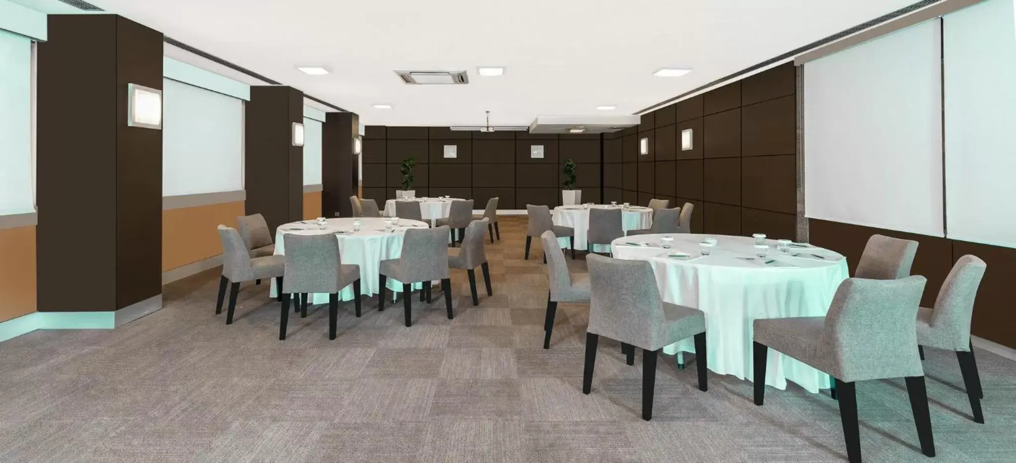 Meeting/conference room, Restaurant/Places to Eat in Point Hotel Taksim