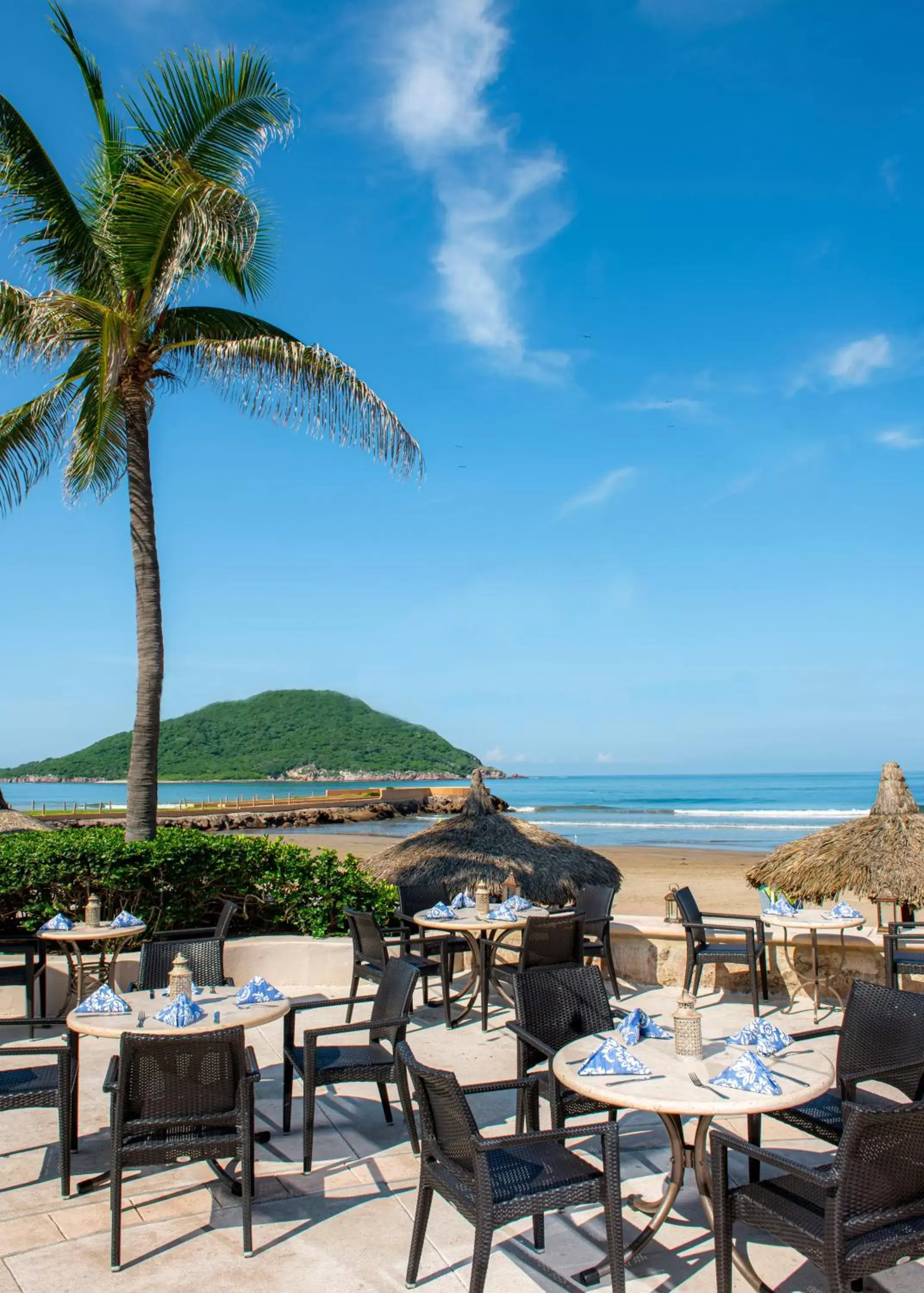 Patio, Restaurant/Places to Eat in Pueblo Bonito Mazatlan Beach Resort - All Inclusive