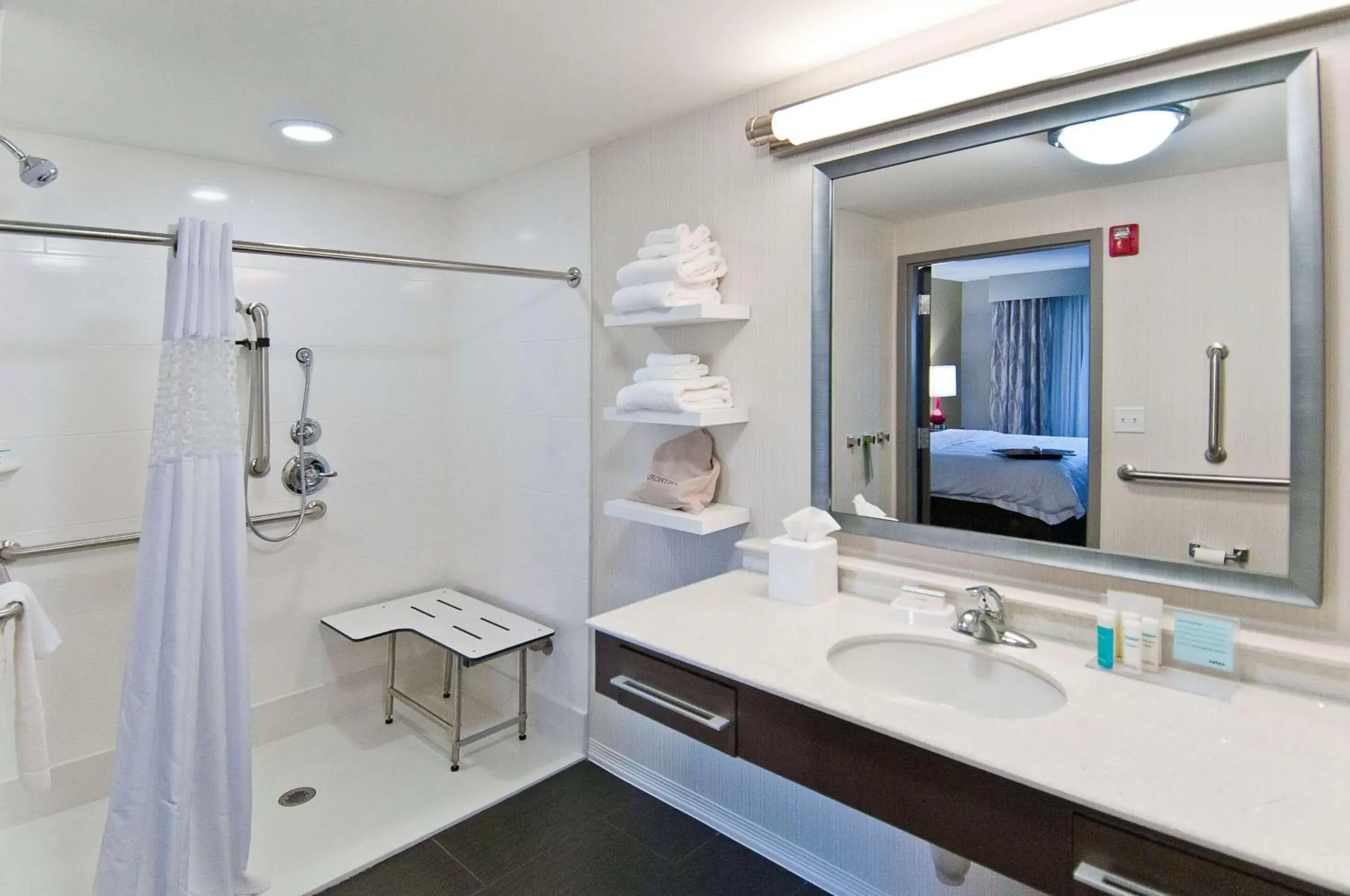 Bathroom in Hampton Inn and Suites Pauls Valley