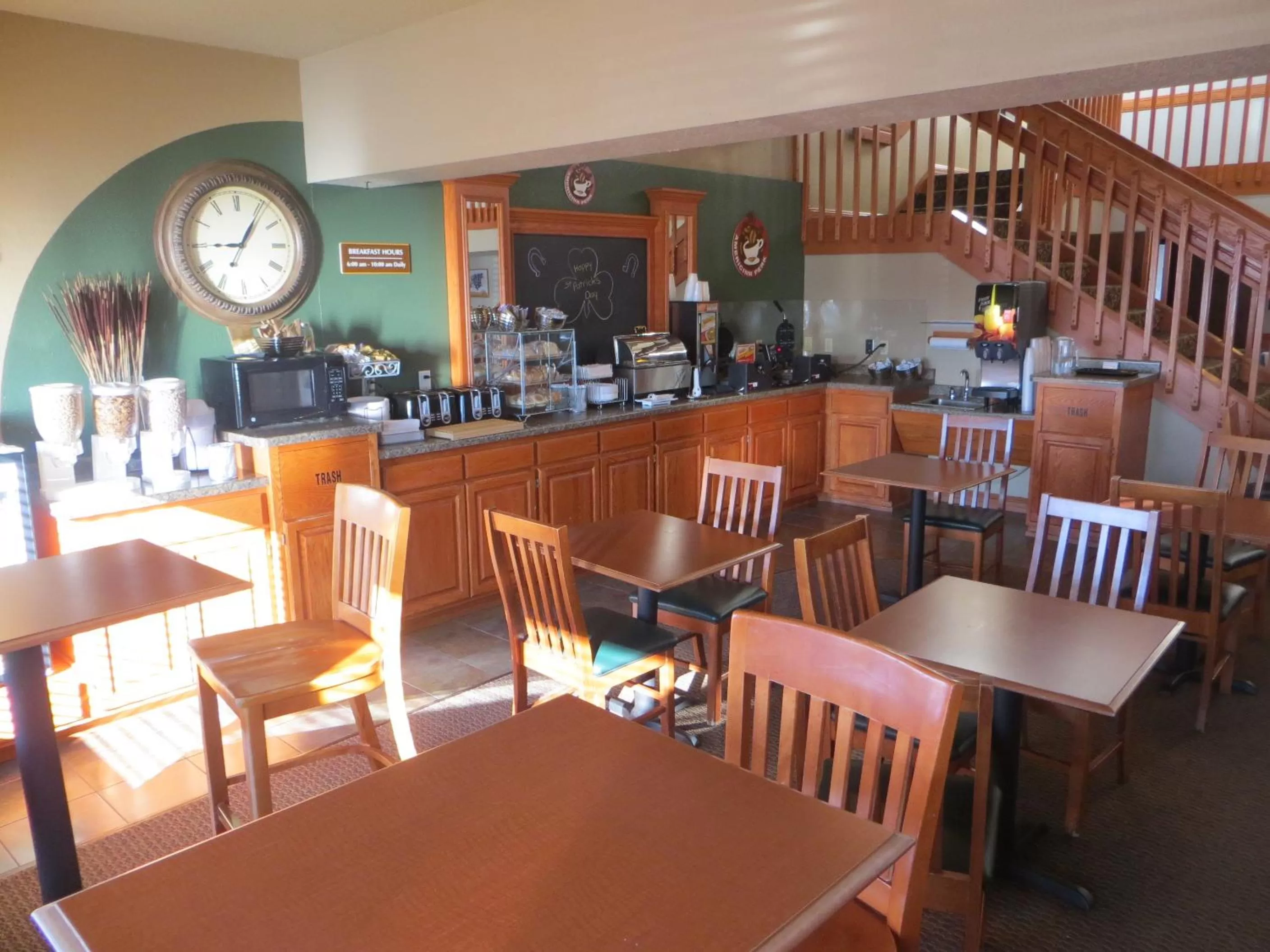 Coffee/tea facilities in AmericInn by Wyndham Manitowoc