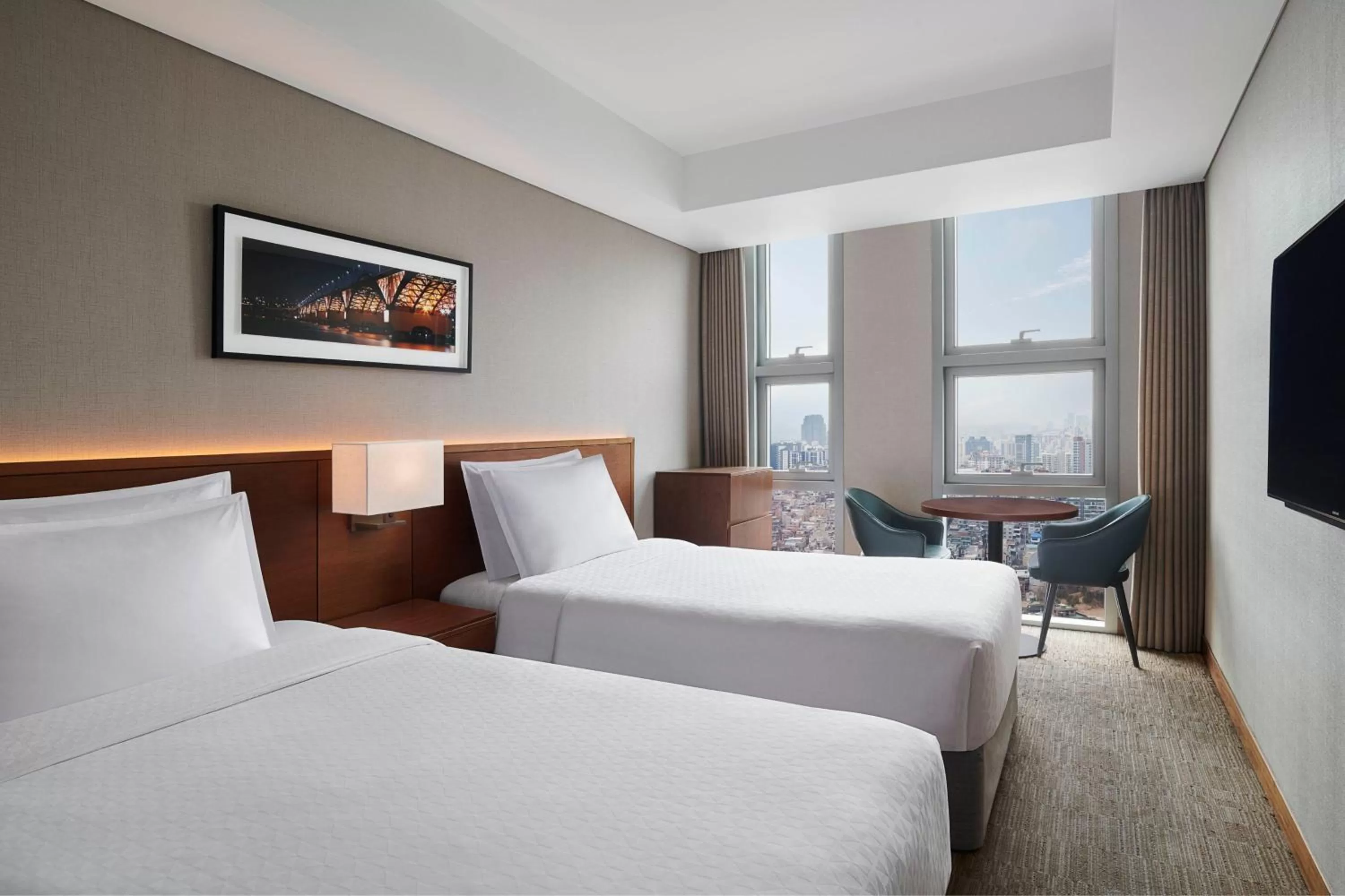 Photo of the whole room, Bed in Four Points by Sheraton Josun, Seoul Station