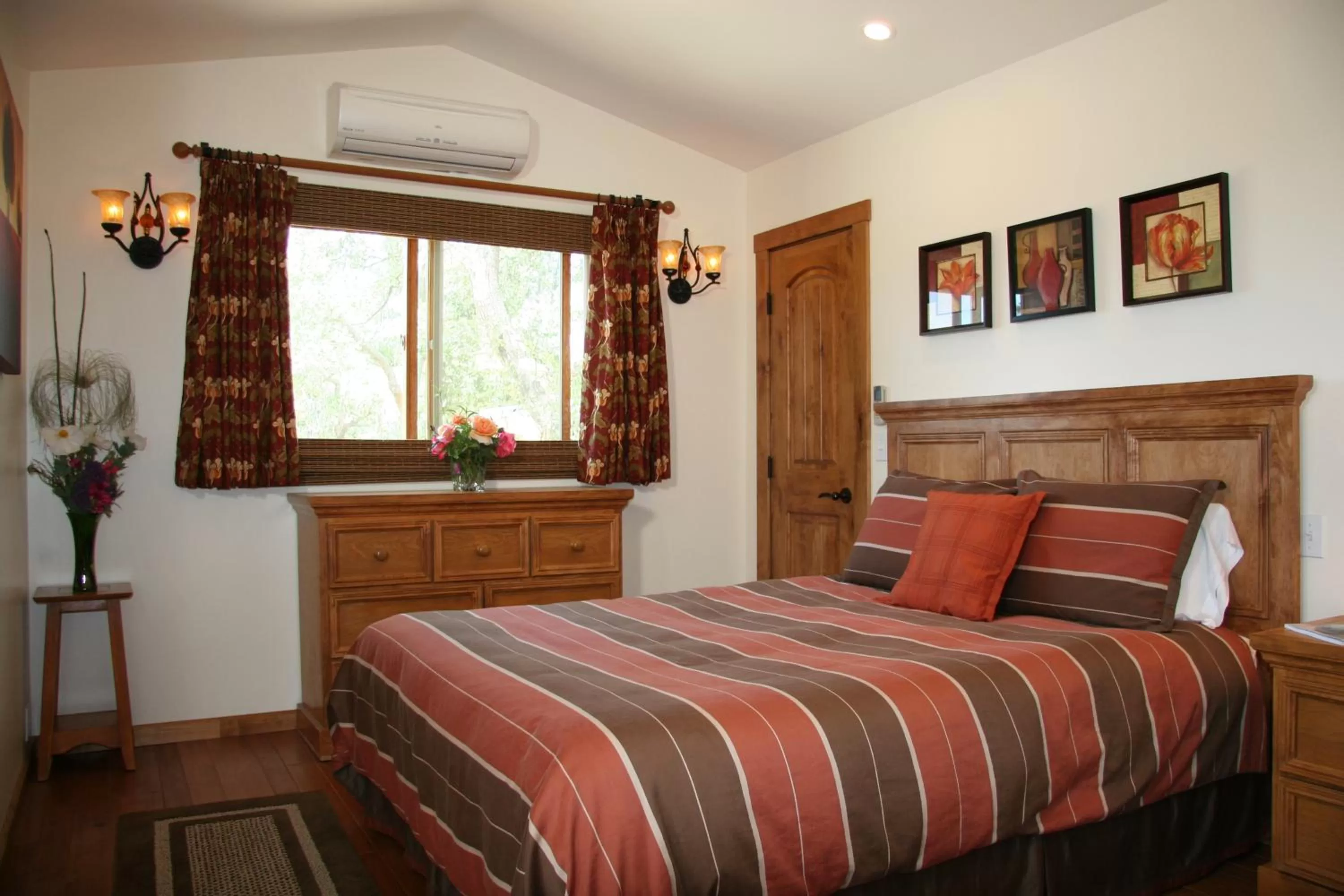 Bedroom, Room Photo in Ojai Retreat & Inn