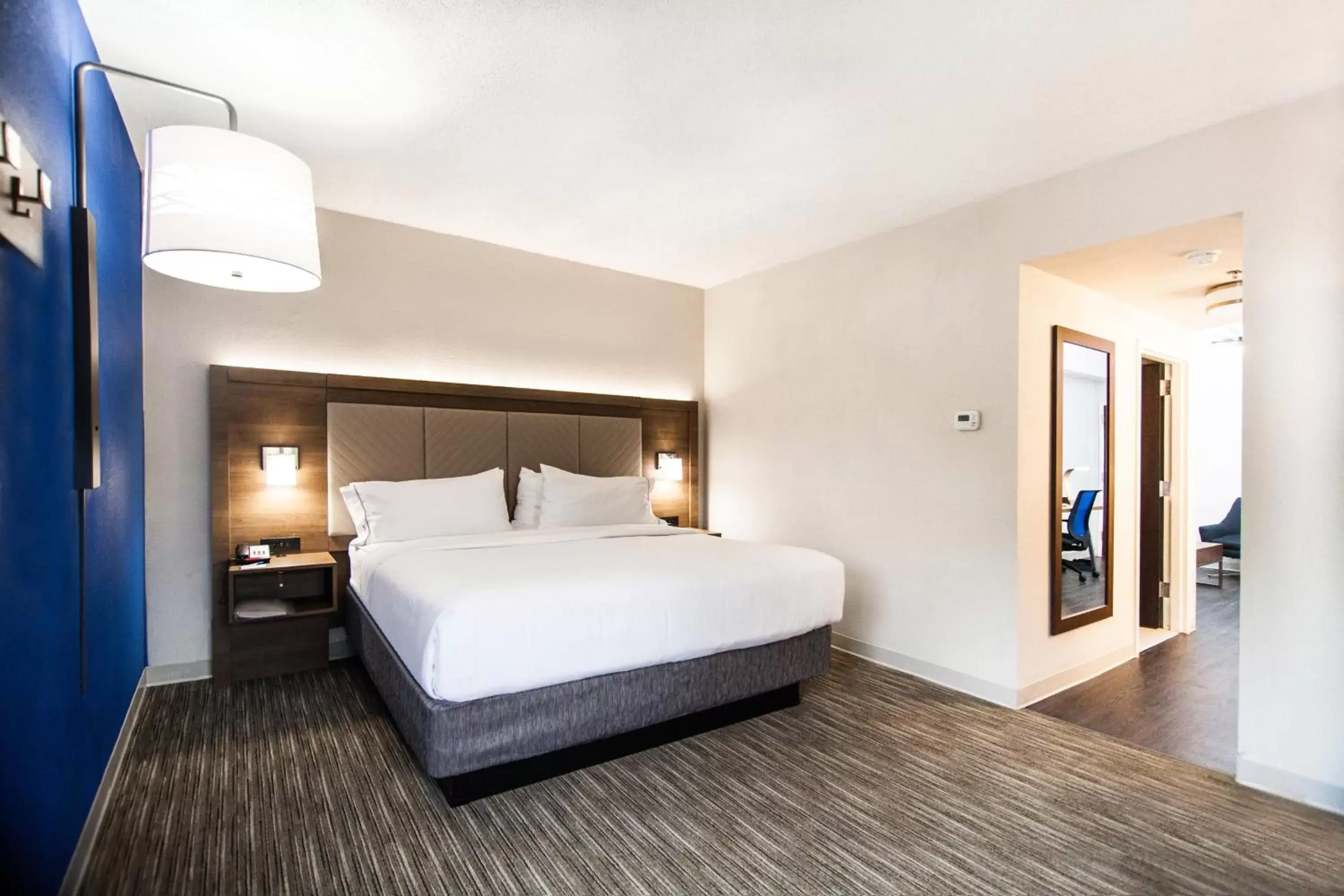 Photo of the whole room, Bed in Holiday Inn Express Hotel & Suites Nashville Brentwood 65S