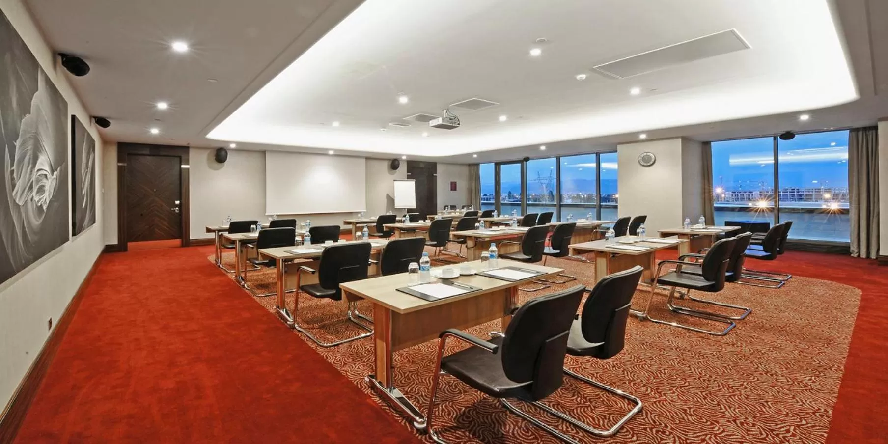 Meeting/conference room in Crowne Plaza Bursa Convention Center & Thermal Spa by IHG