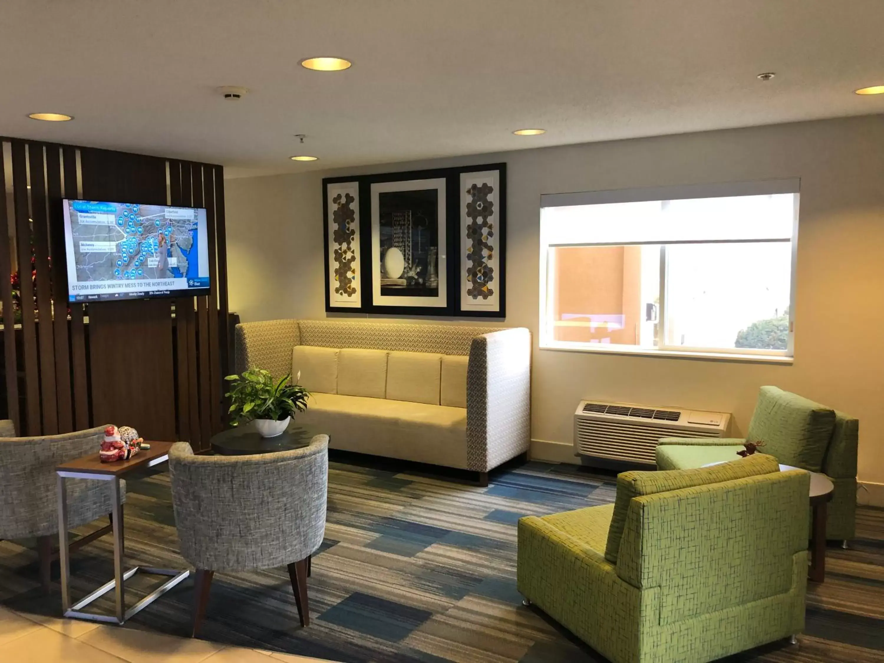 Seating area, Lobby/Reception in Holiday Inn Express Mt. Vernon, an IHG Hotel