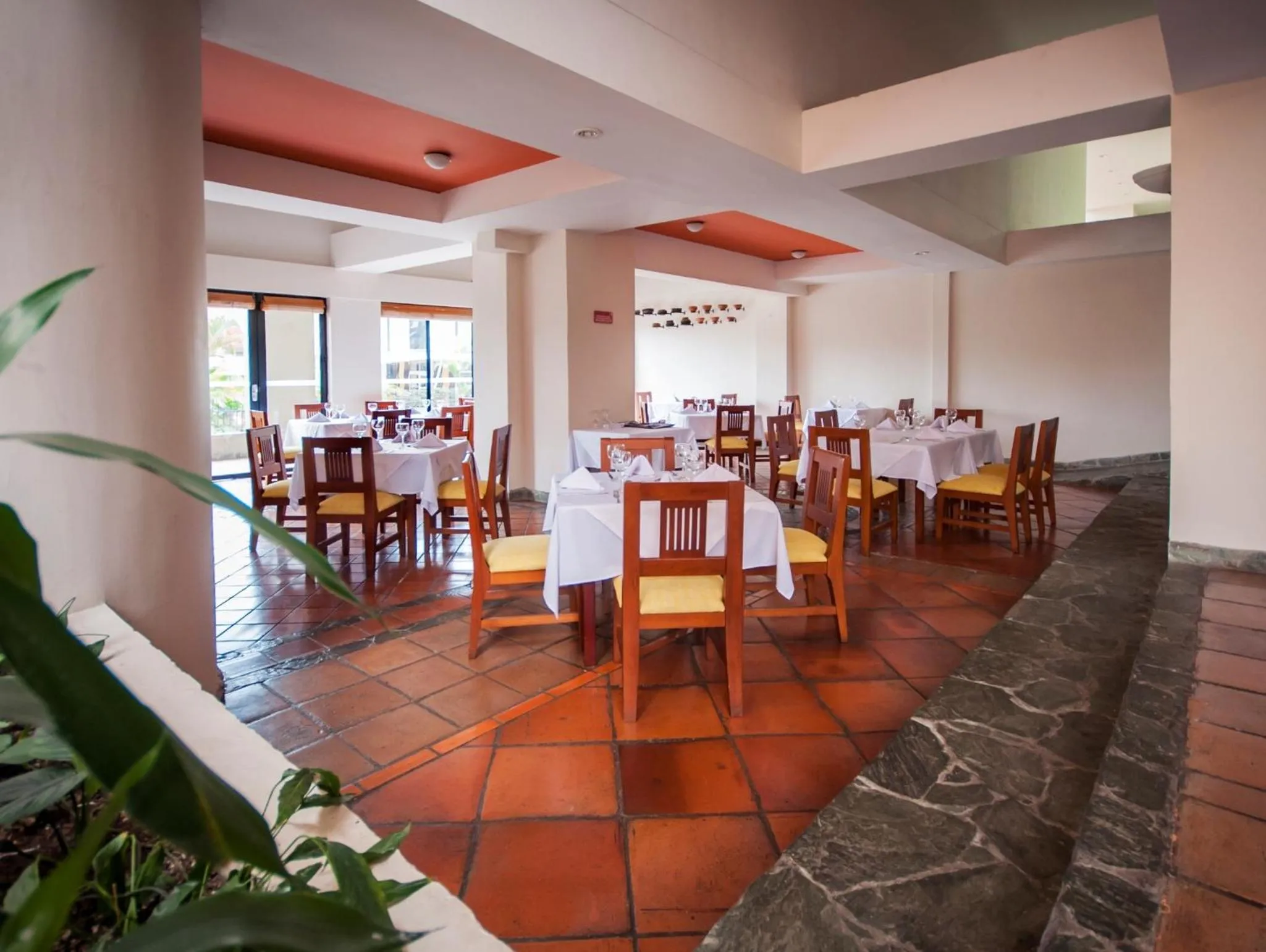 Restaurant/places to eat in Armenia Hotel