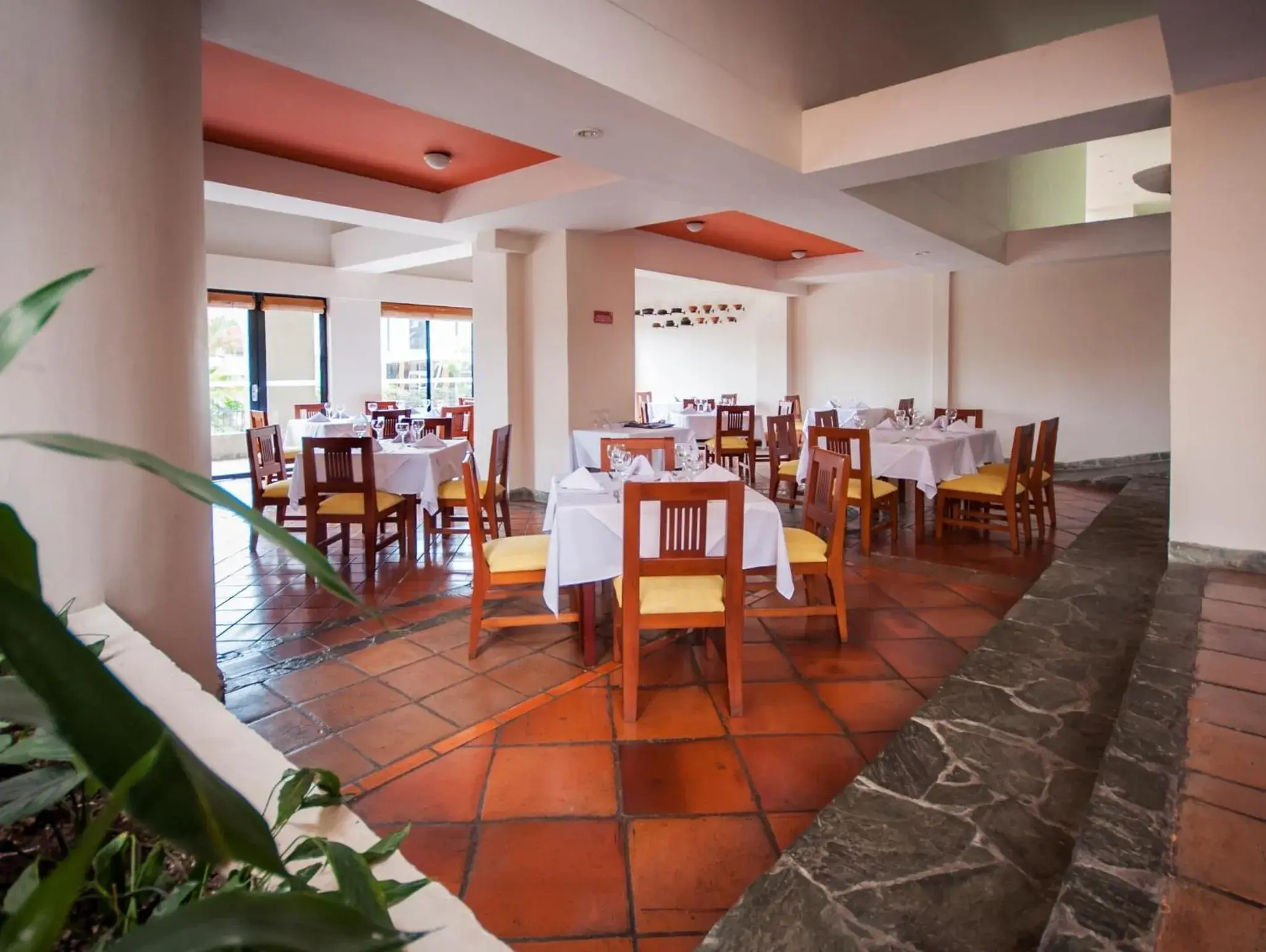 Restaurant/places to eat in Armenia Hotel Restaurant/places to eat in Armenia Hotel