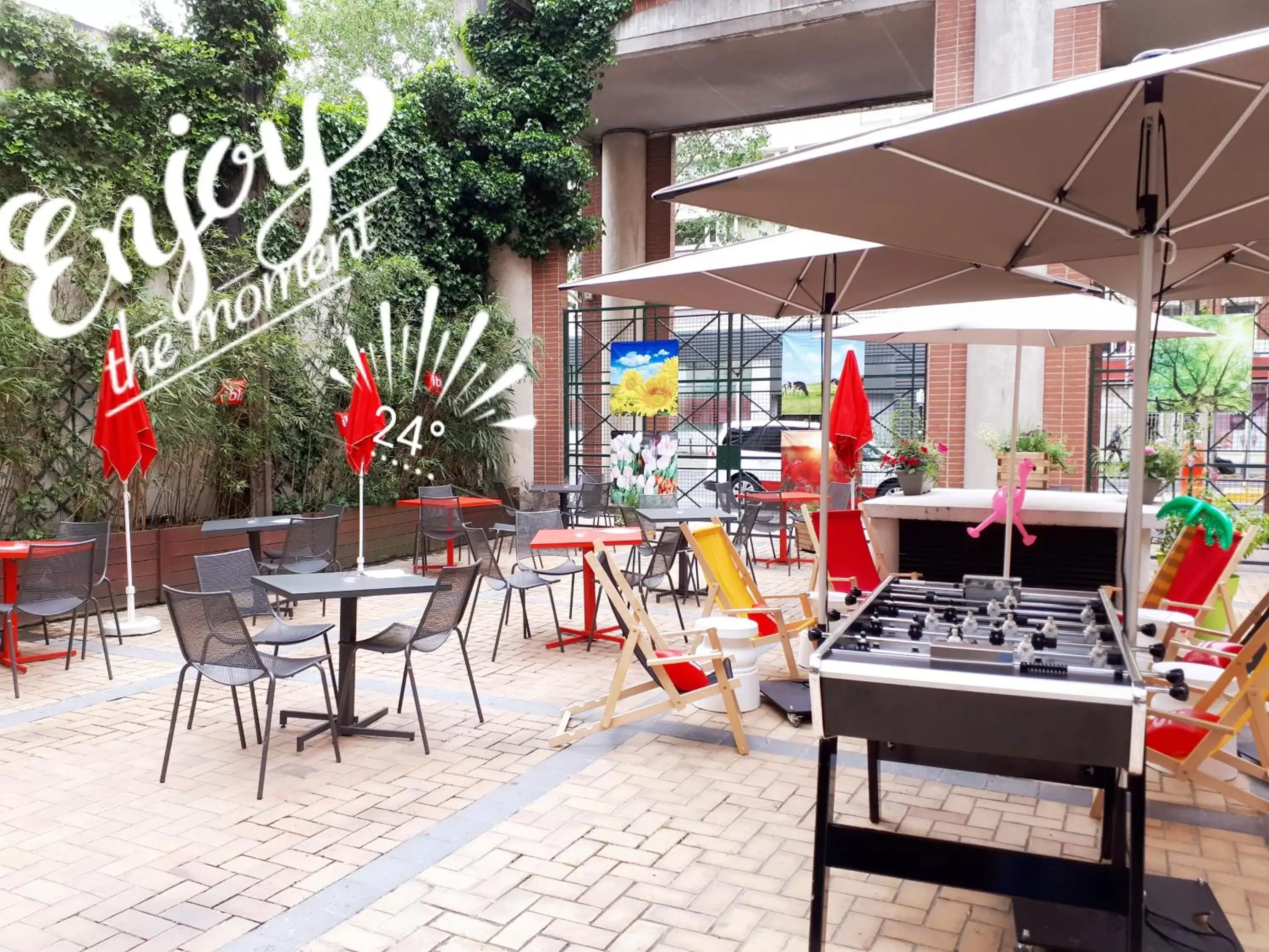 Balcony/Terrace, Restaurant/Places to Eat in ibis Lille Centre Gares