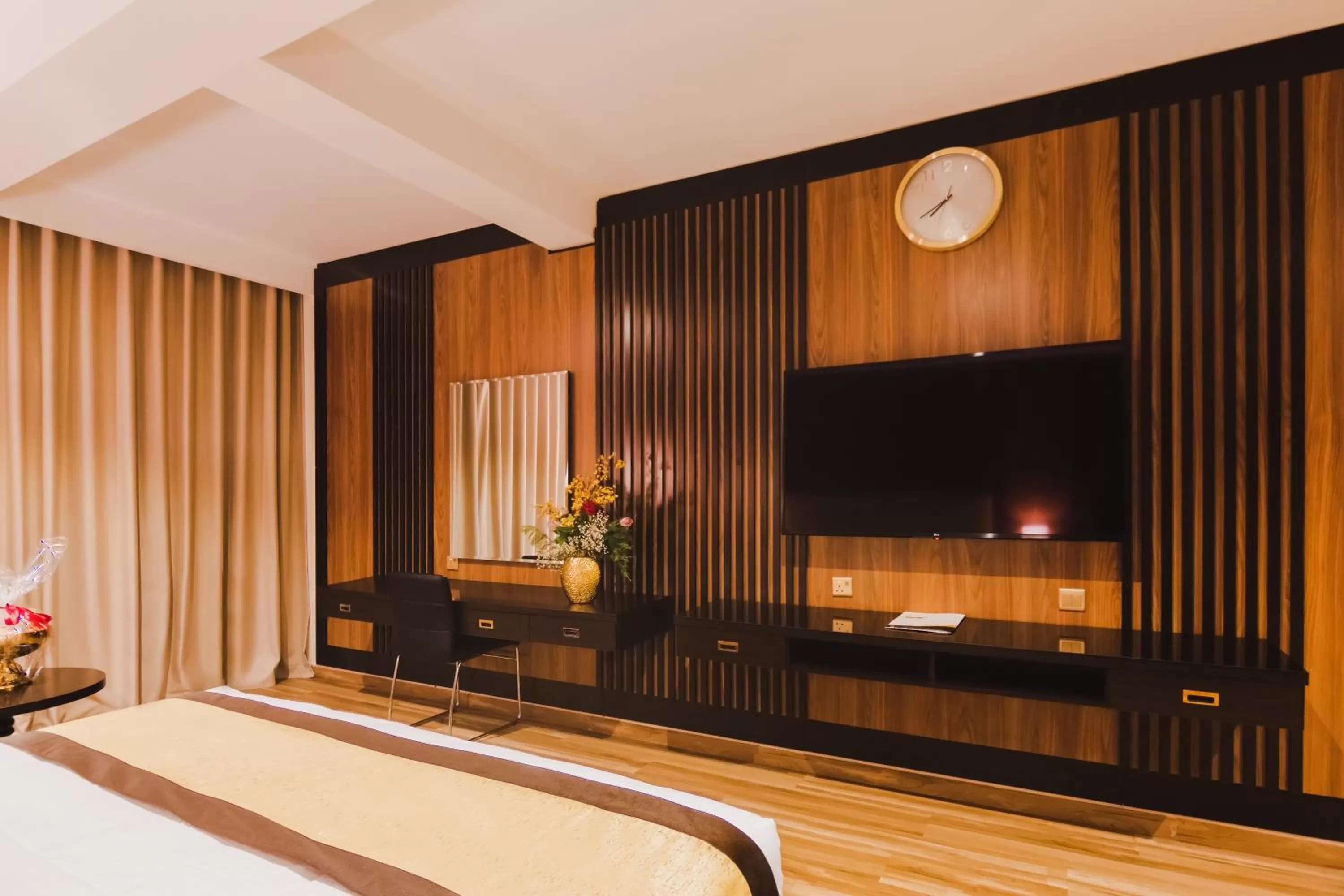 Library in Golden Ship Hotel