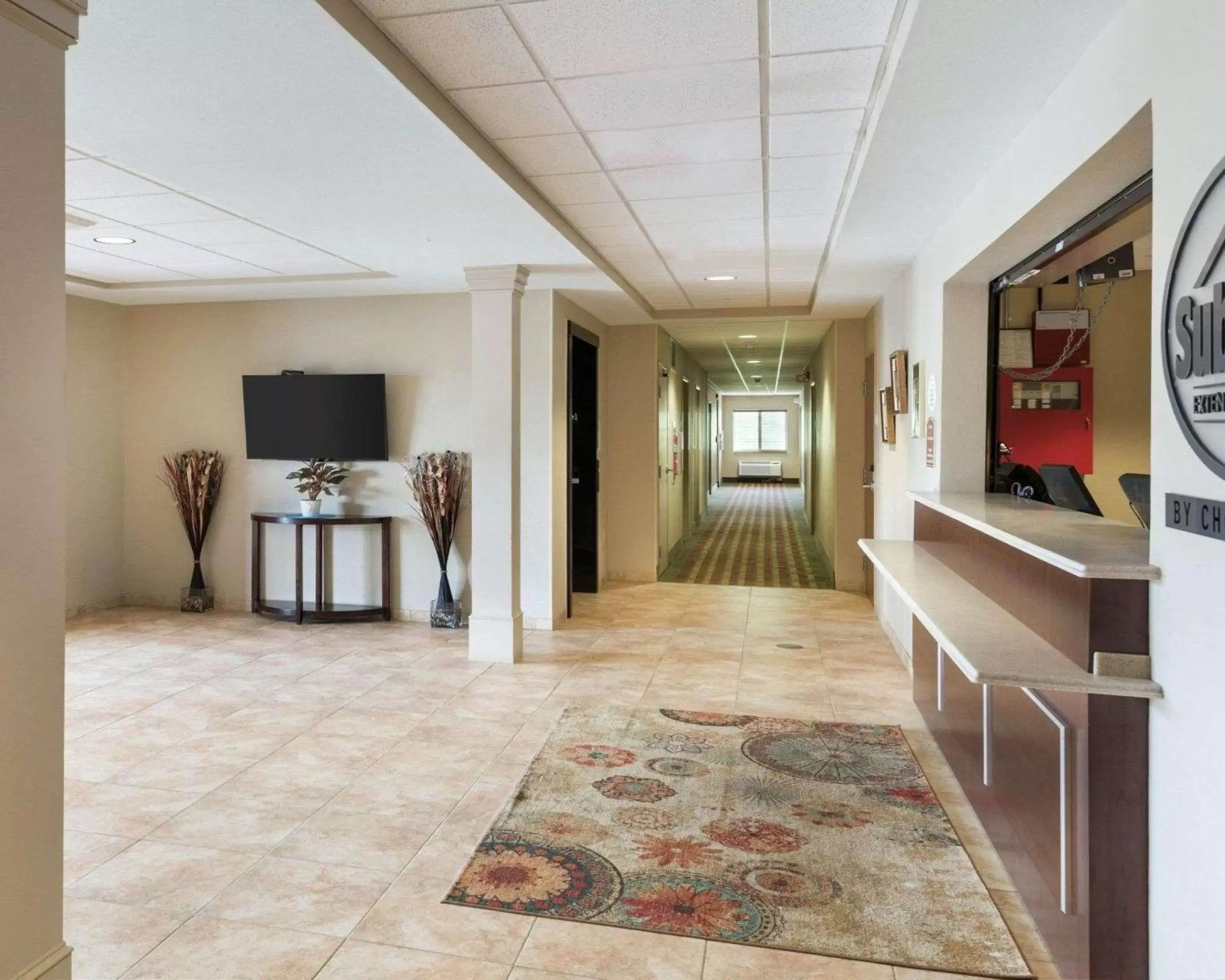 Lobby or reception in Suburban Studios Triadelphia - Wheeling at The Highlands Lobby or reception in Suburban Studios Triadelphia - Wheeling at The Highlands