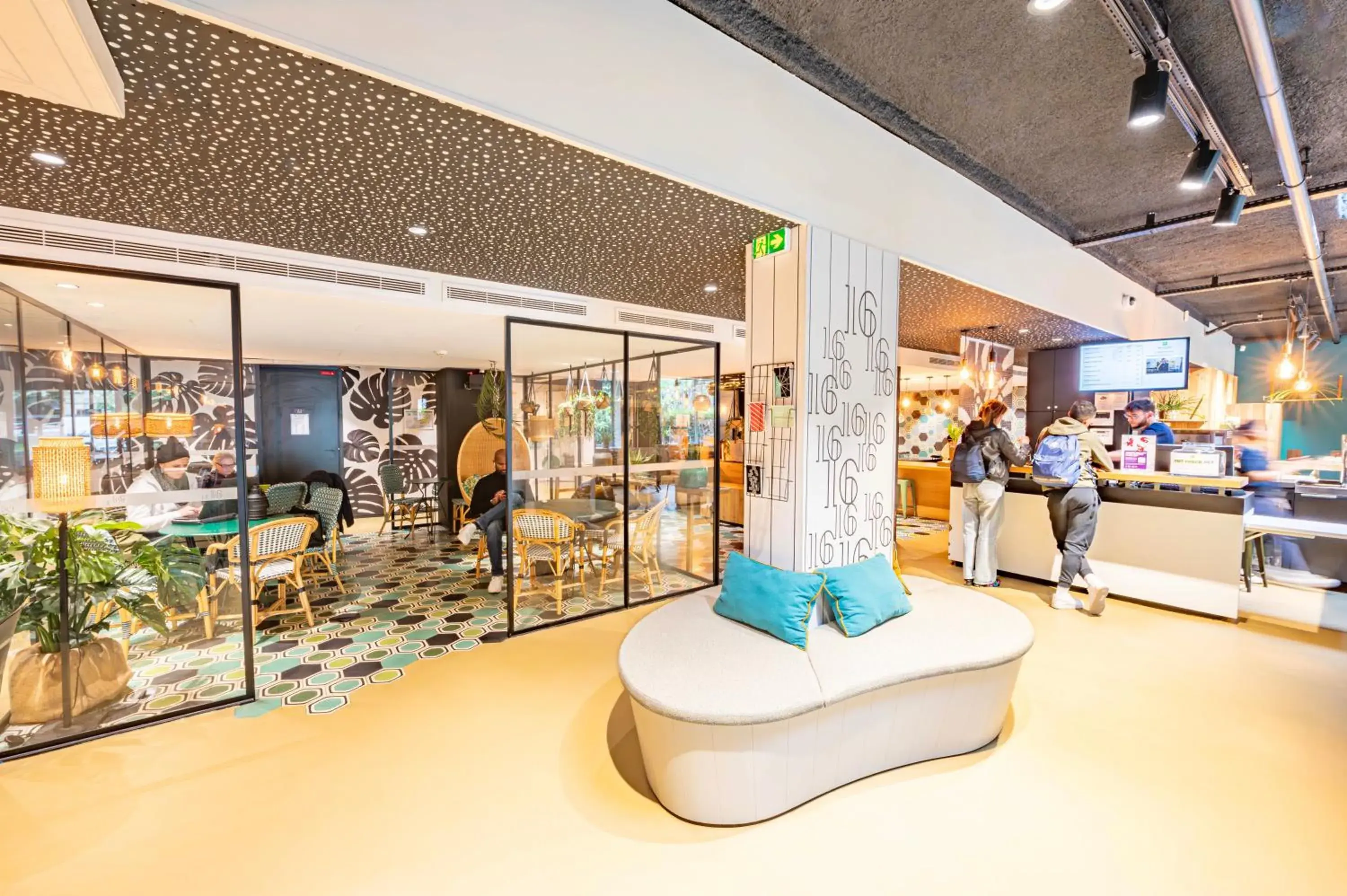 Lobby or reception in ibis Styles Paris 16 Boulogne Lobby or reception in ibis Styles Paris 16 Boulogne