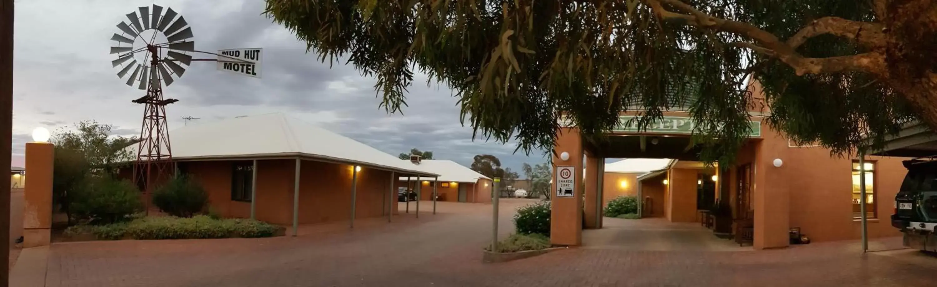 Facade/entrance, Property Building in Mud Hut Motel