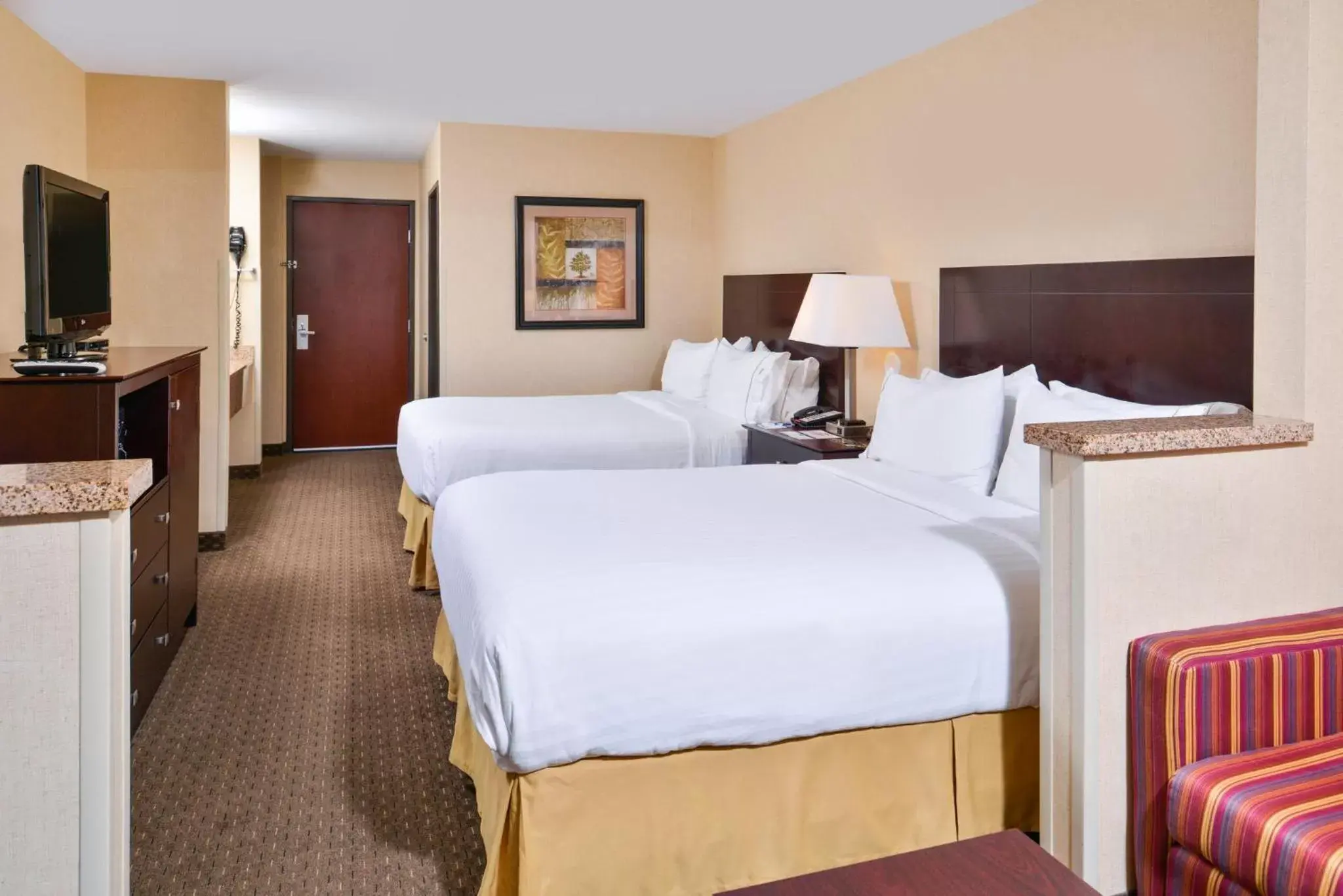 Photo of the whole room in Holiday Inn Express Hotel & Suites Portland - Jantzen Beach, an IHG Hotel