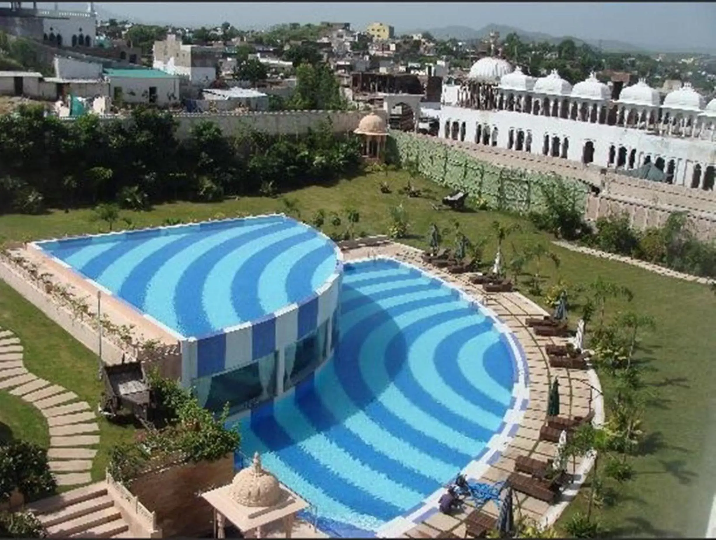 Swimming pool in Radisson Blu Udaipur Palace Resort & Spa Swimming pool in Radisson Blu Udaipur Palace Resort & Spa
