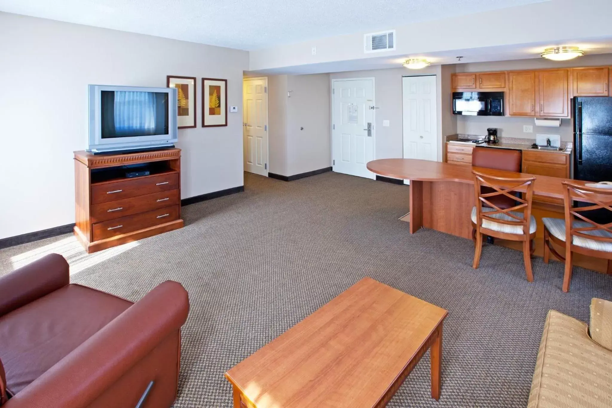 Photo of the whole room, Seating Area in Candlewood Suites Indianapolis Downtown Medical District, an IHG Hotel