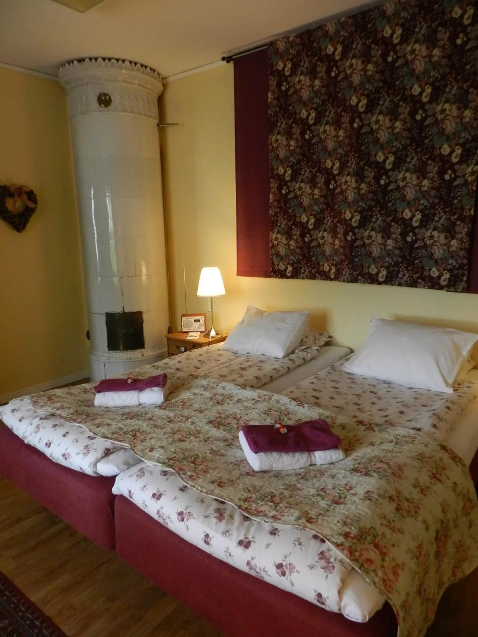 Bed in Sköna Rum Fryksta