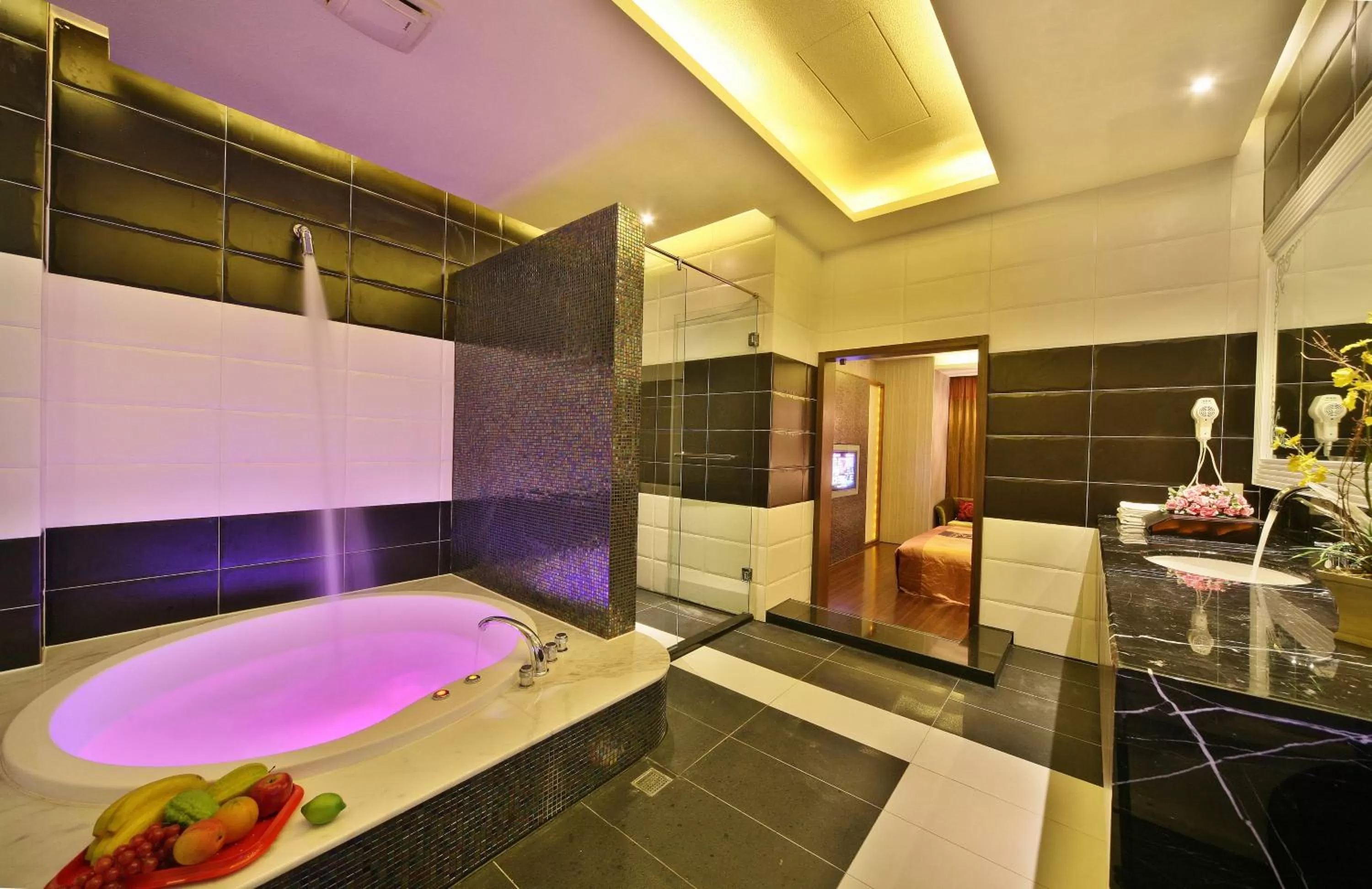 Bathroom in Shining Motel