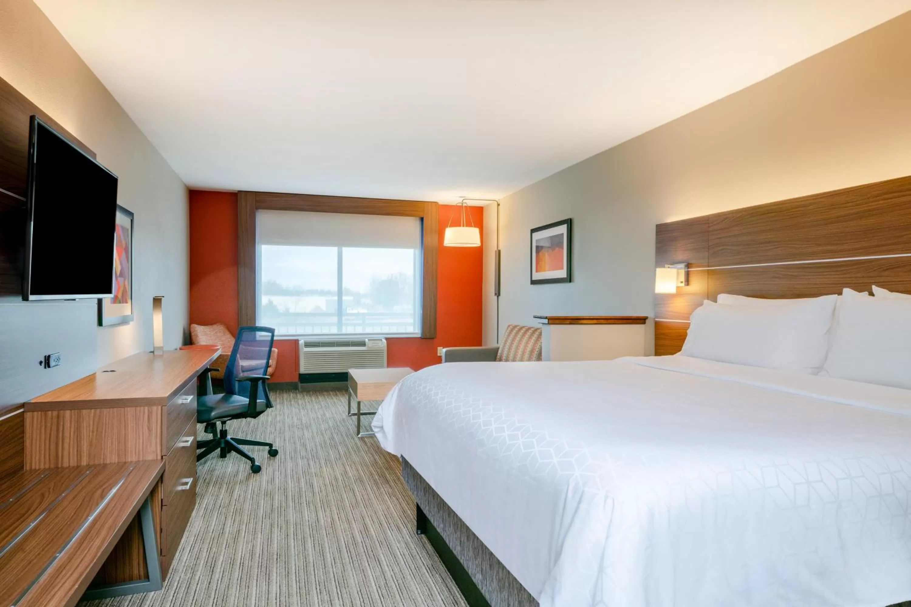 Photo of the whole room, Bed in Holiday Inn Express Hotel & Suites Tappahannock by IHG