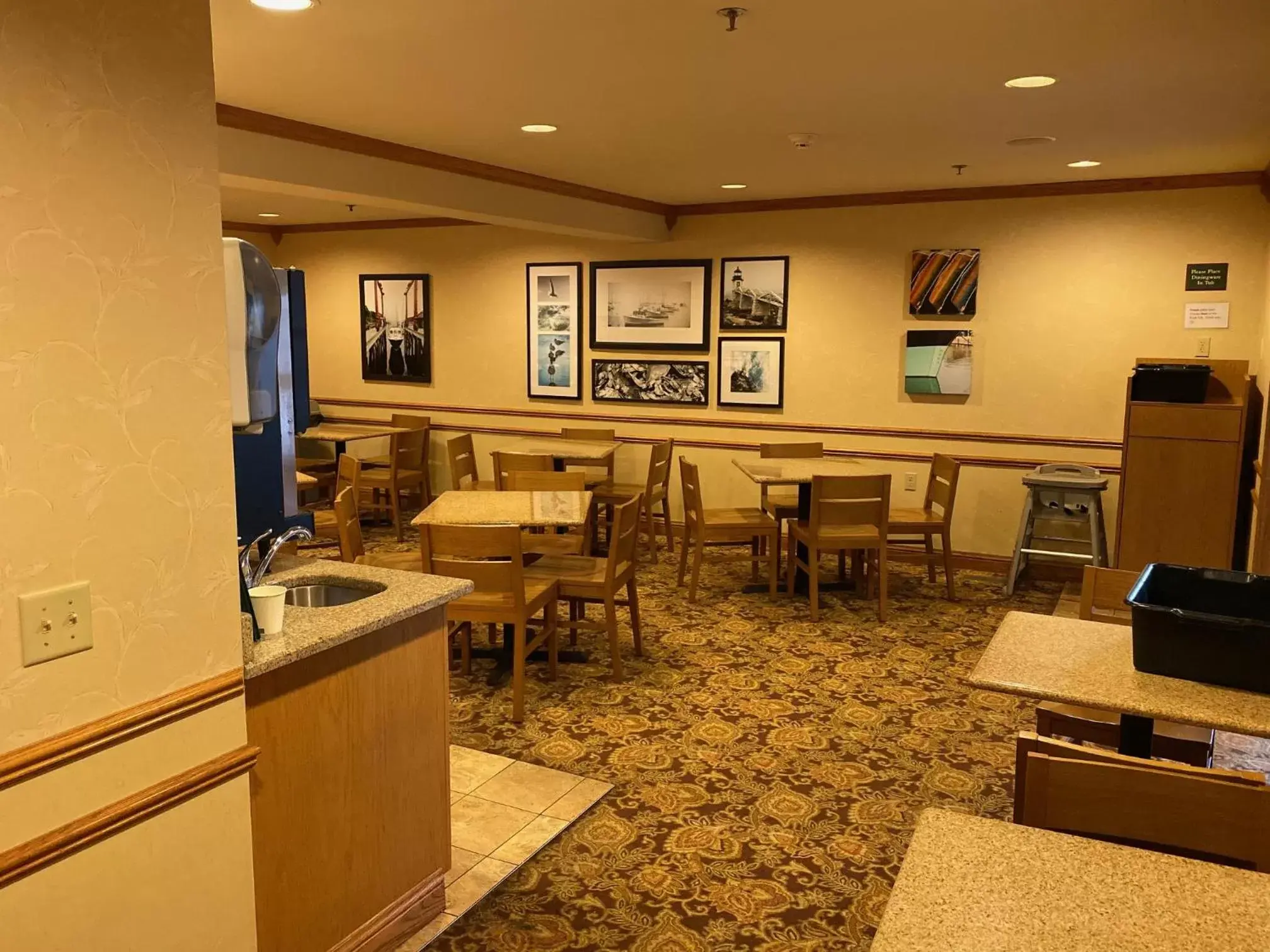 Breakfast, Restaurant/Places to Eat in Port Wisconsin Inn and Suites