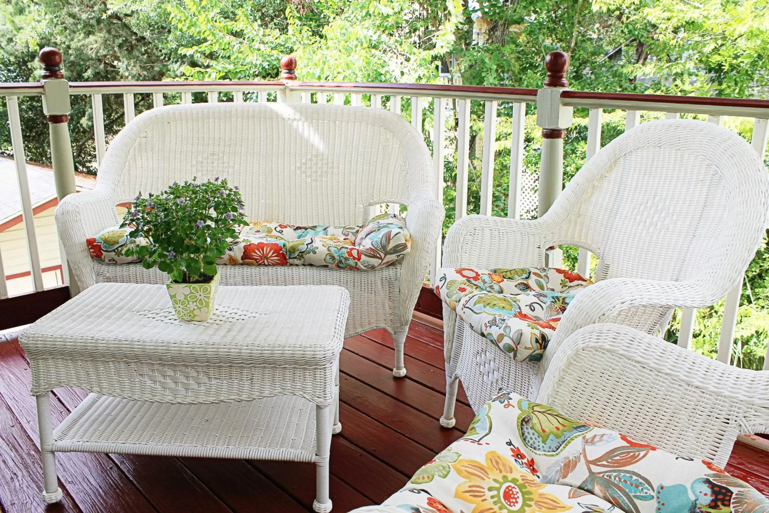 Patio in Cedar House Inn