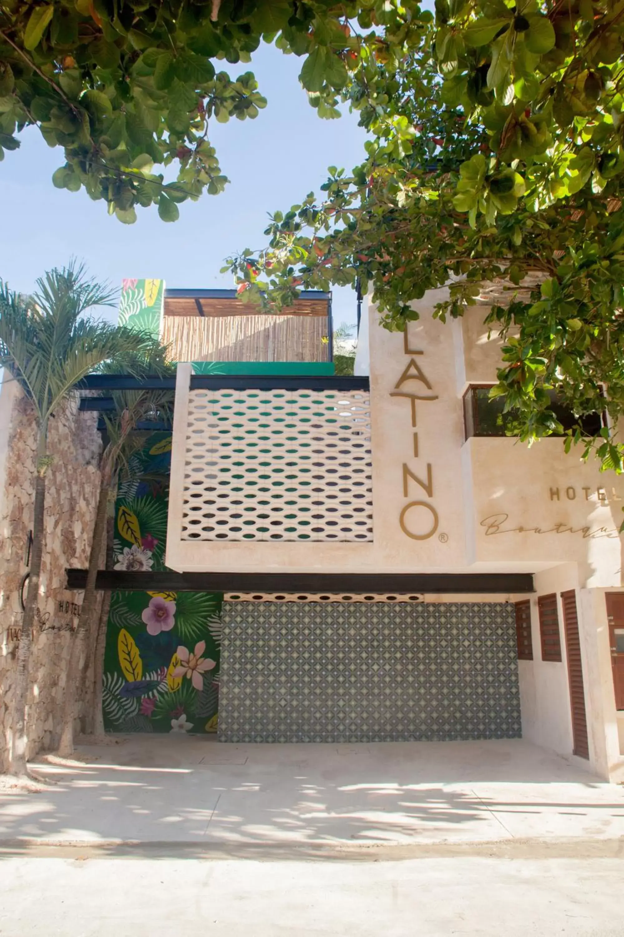 Facade/entrance in Latino Hotel Boutique