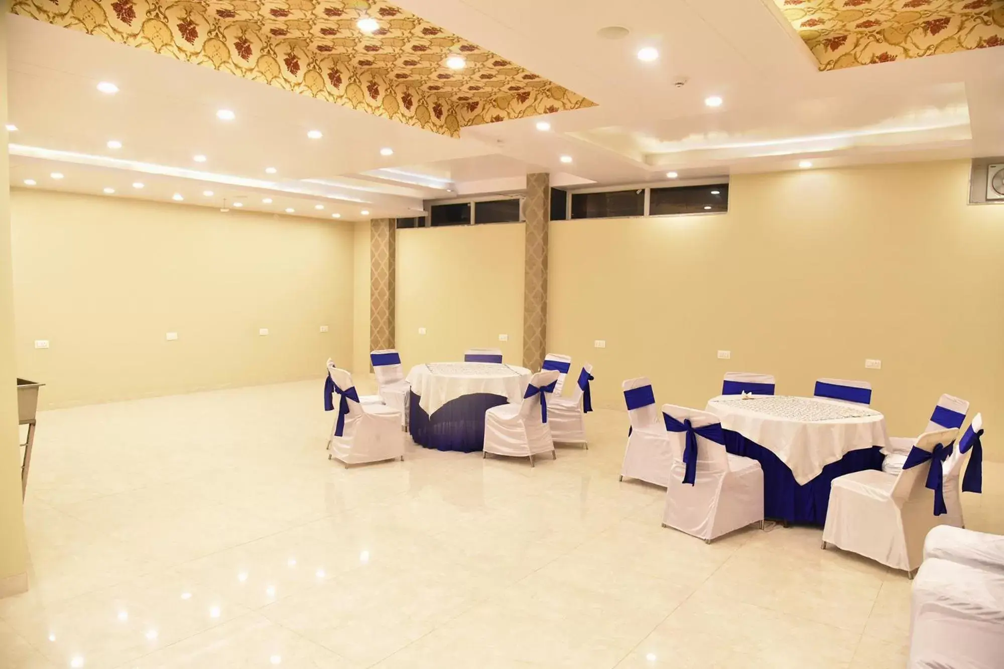 Restaurant/places to eat in FabHotel 7th Crossing Malviya Nagar Restaurant/places to eat in FabHotel 7th Crossing Malviya Nagar