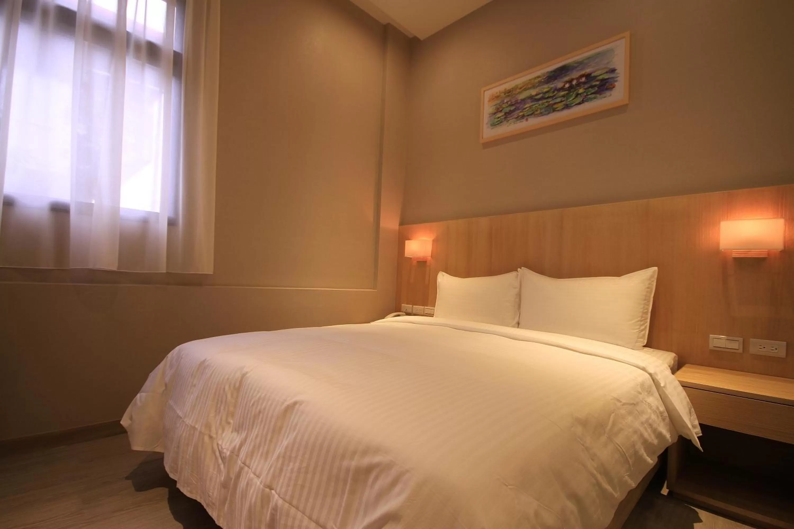 Photo of the whole room, Bed in Hangkhau Hotel