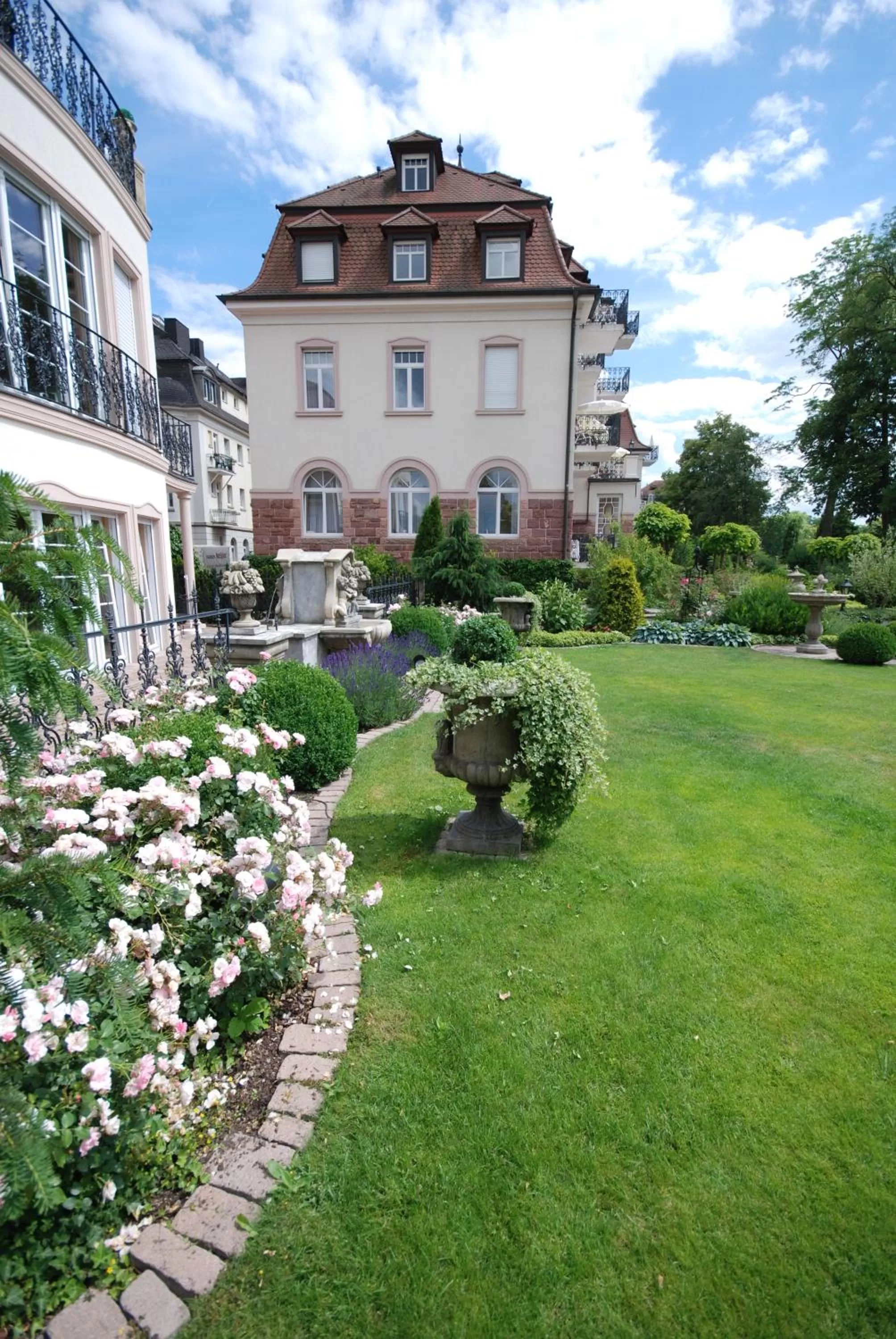 Garden view in Hotel Residenz am Rosengarten