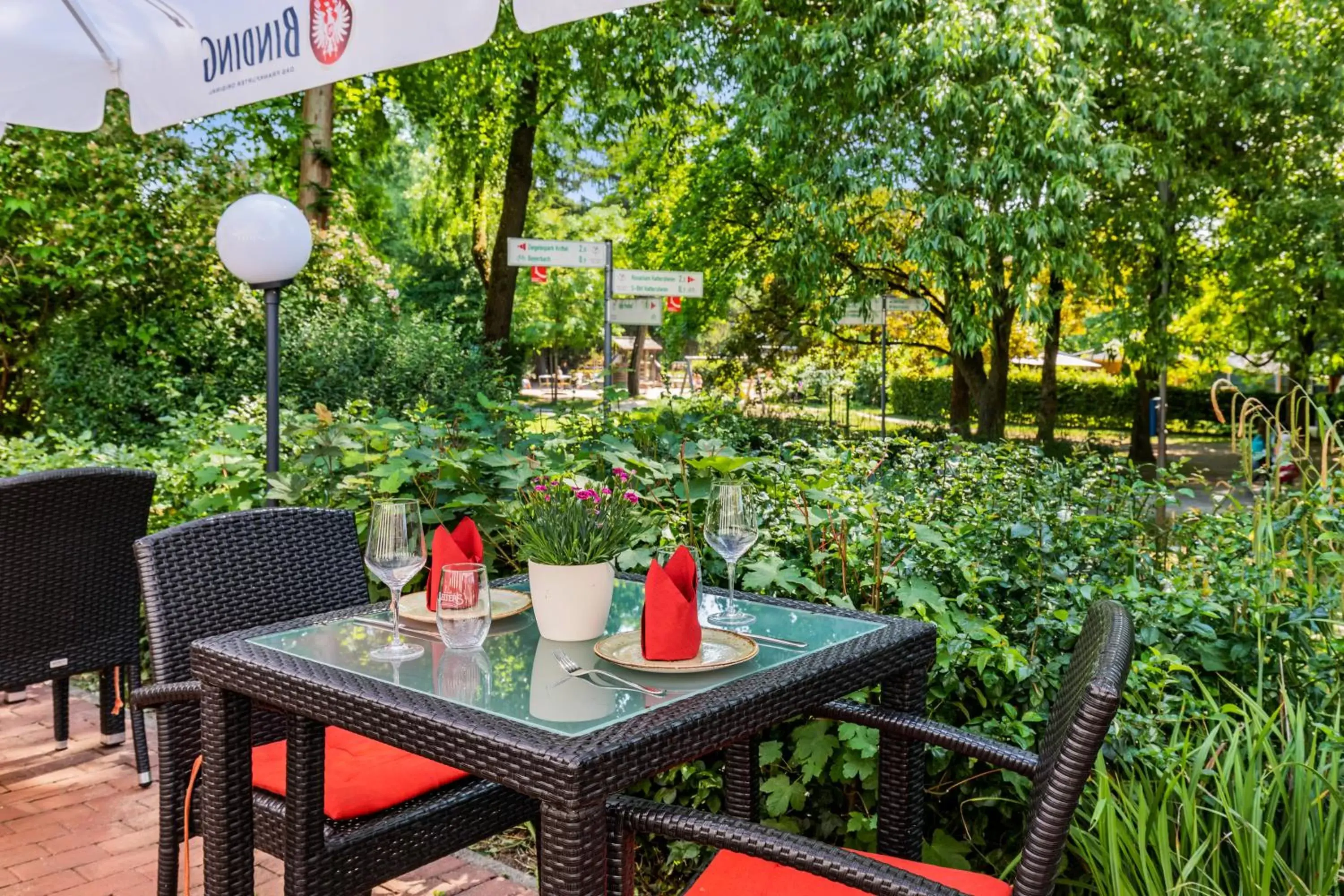 Balcony/Terrace, Restaurant/Places to Eat in Parkhotel Frankfurt Airport