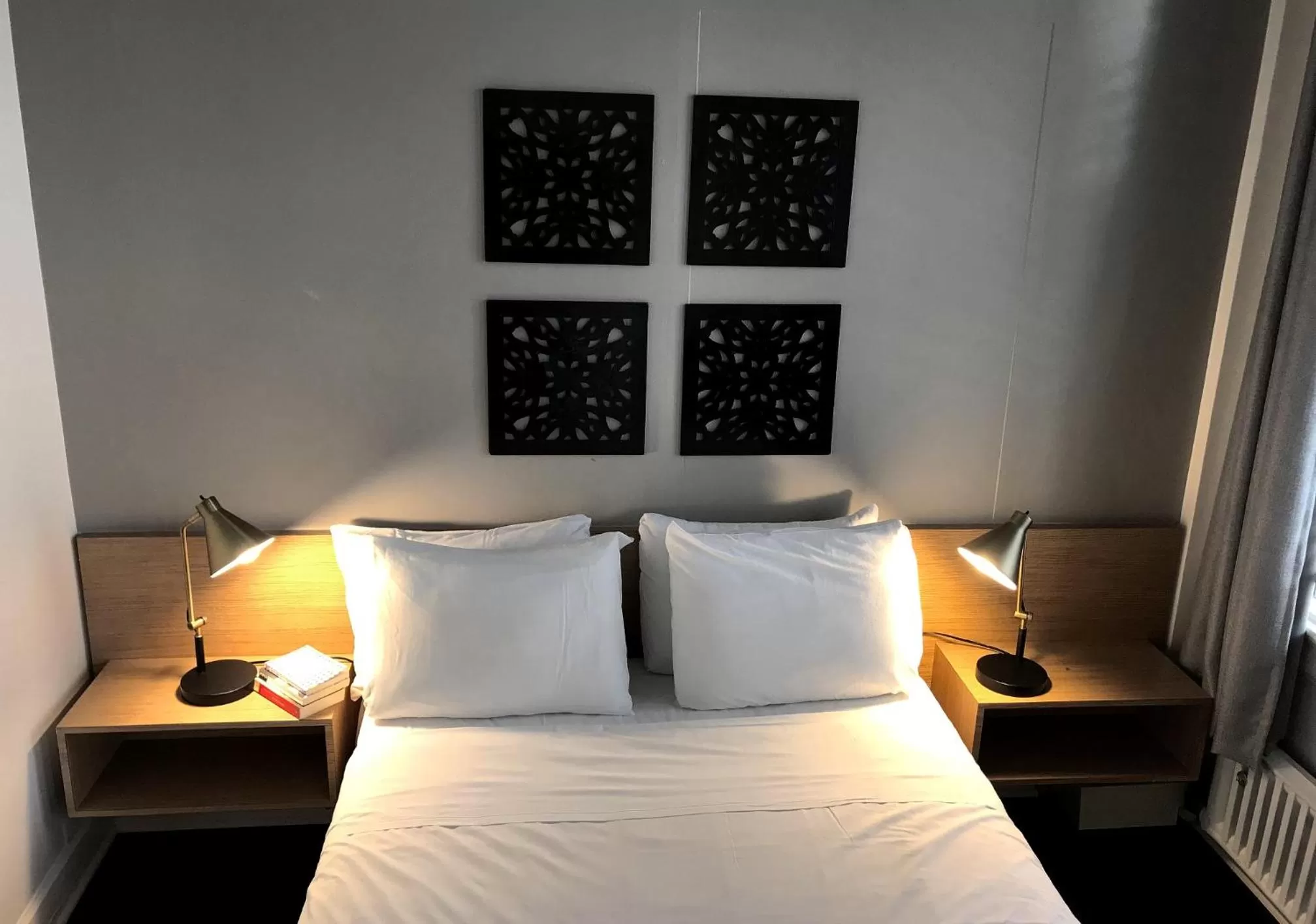 Bedroom, Bed in Touchstone Hotel - City Center