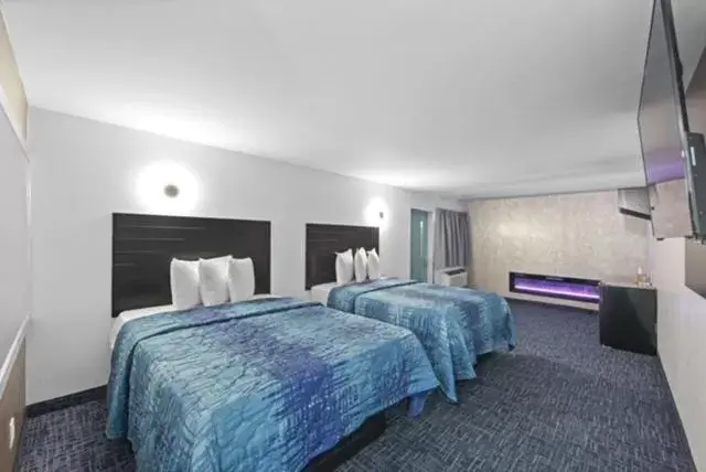 Photo of the whole room, Bed in Hotel OPUS Bronx Near Bay Plaza Mall