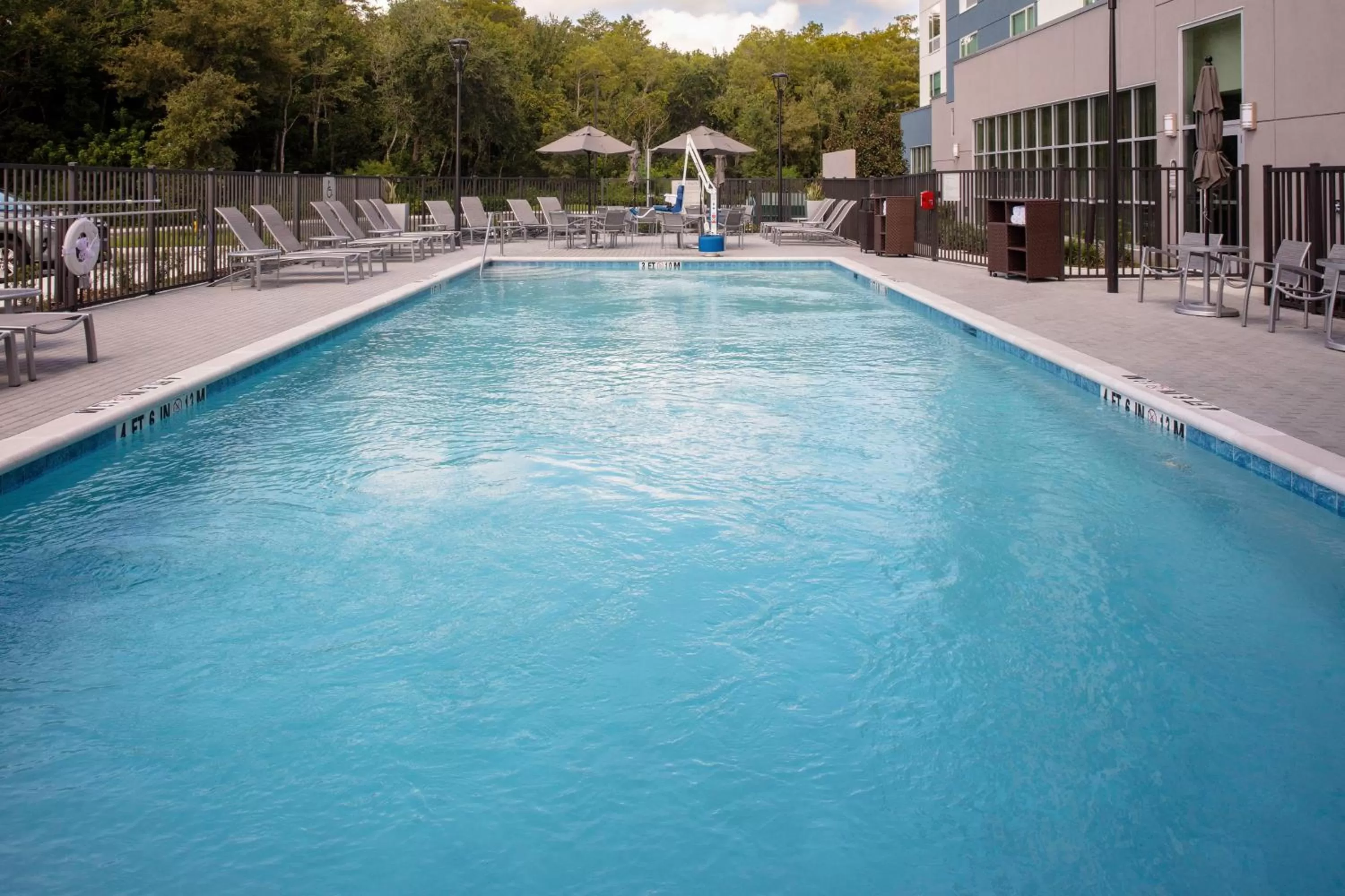 Swimming pool in TownePlace Suites by Marriott Orlando Airport