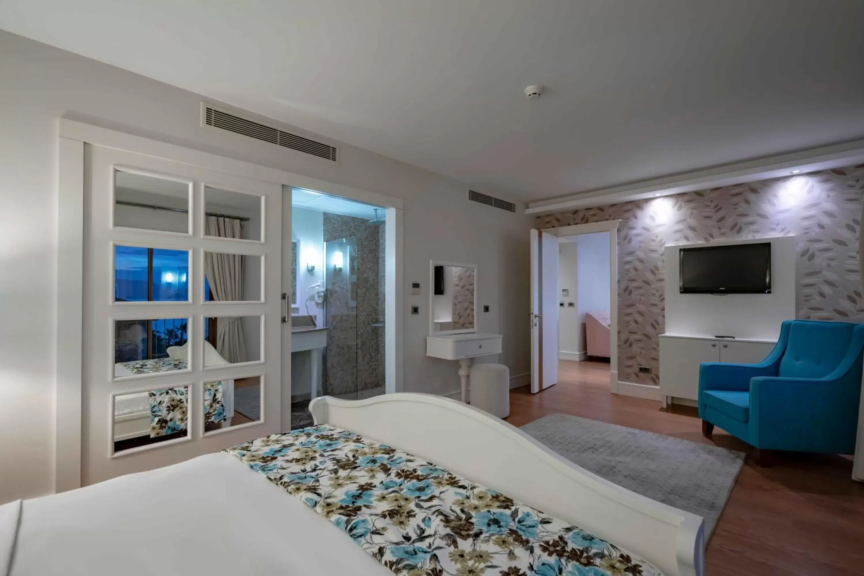 Bedroom in Royal Teos Thermal Resort Clinic & Spa - Halal Hotel Bedroom in Royal Teos Thermal Resort Clinic & Spa - Halal Hotel