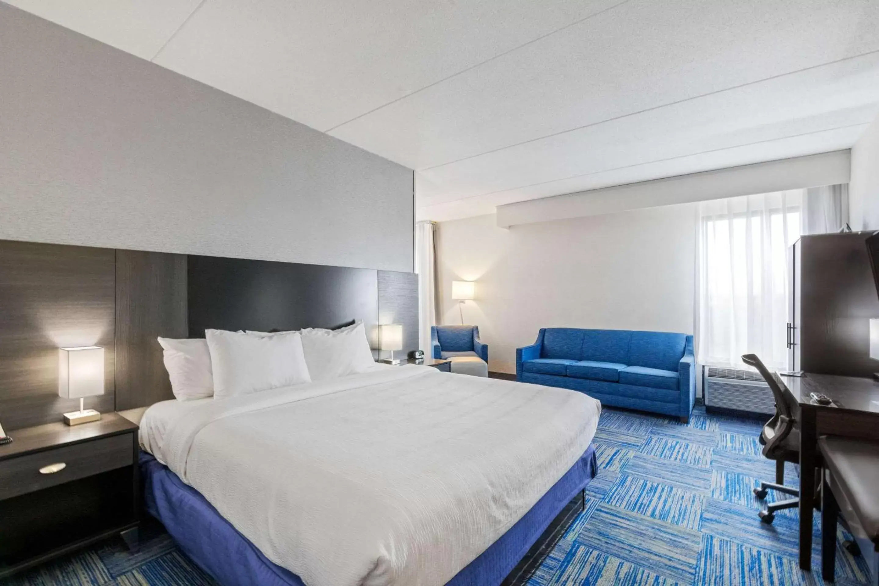 Bedroom, Bed in Allentown Park Hotel, Ascend Hotel Collection