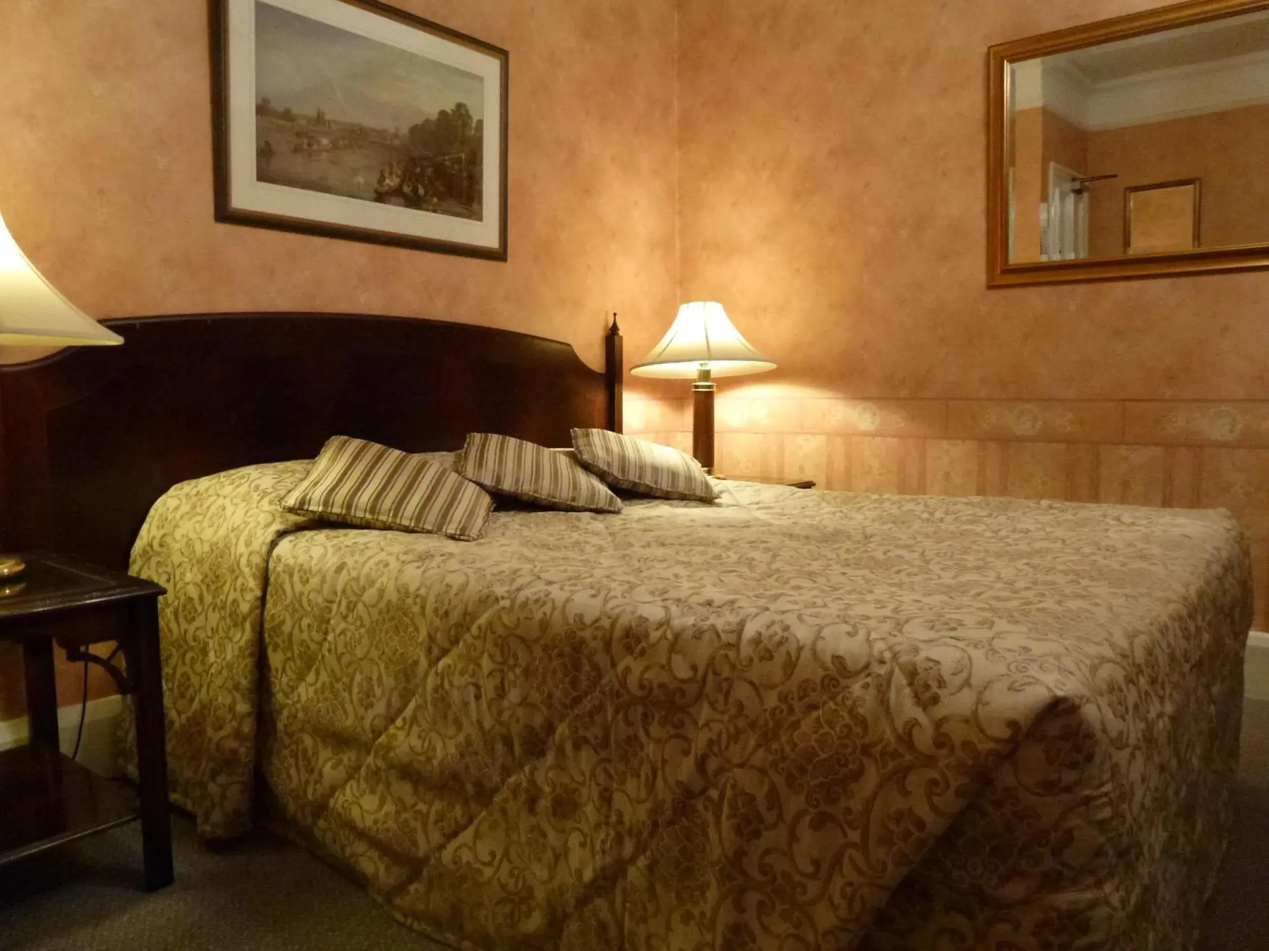 Bedroom, Bed in Beech House Hotel