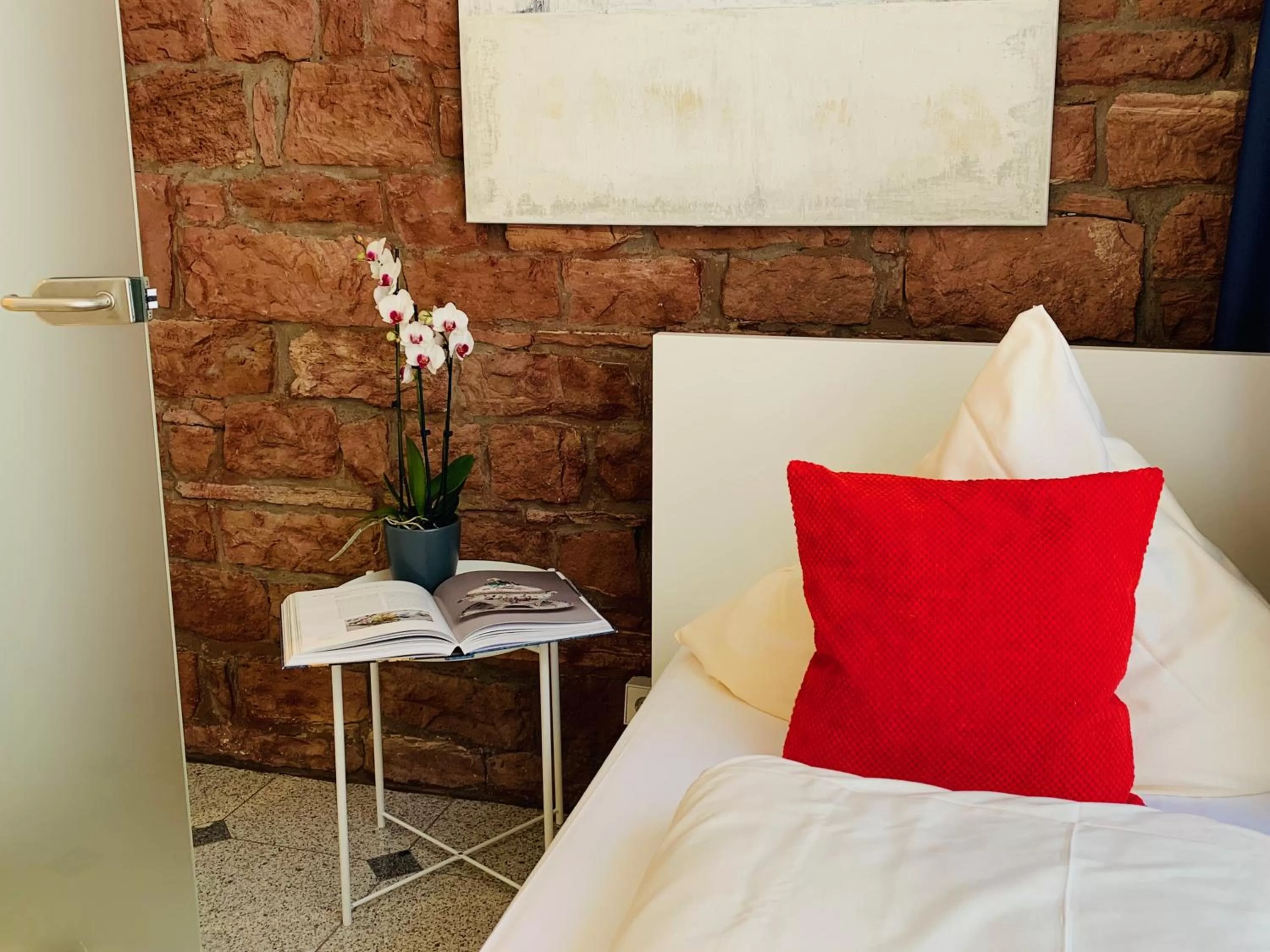 Bed in Hotel B54 Heidelberg City