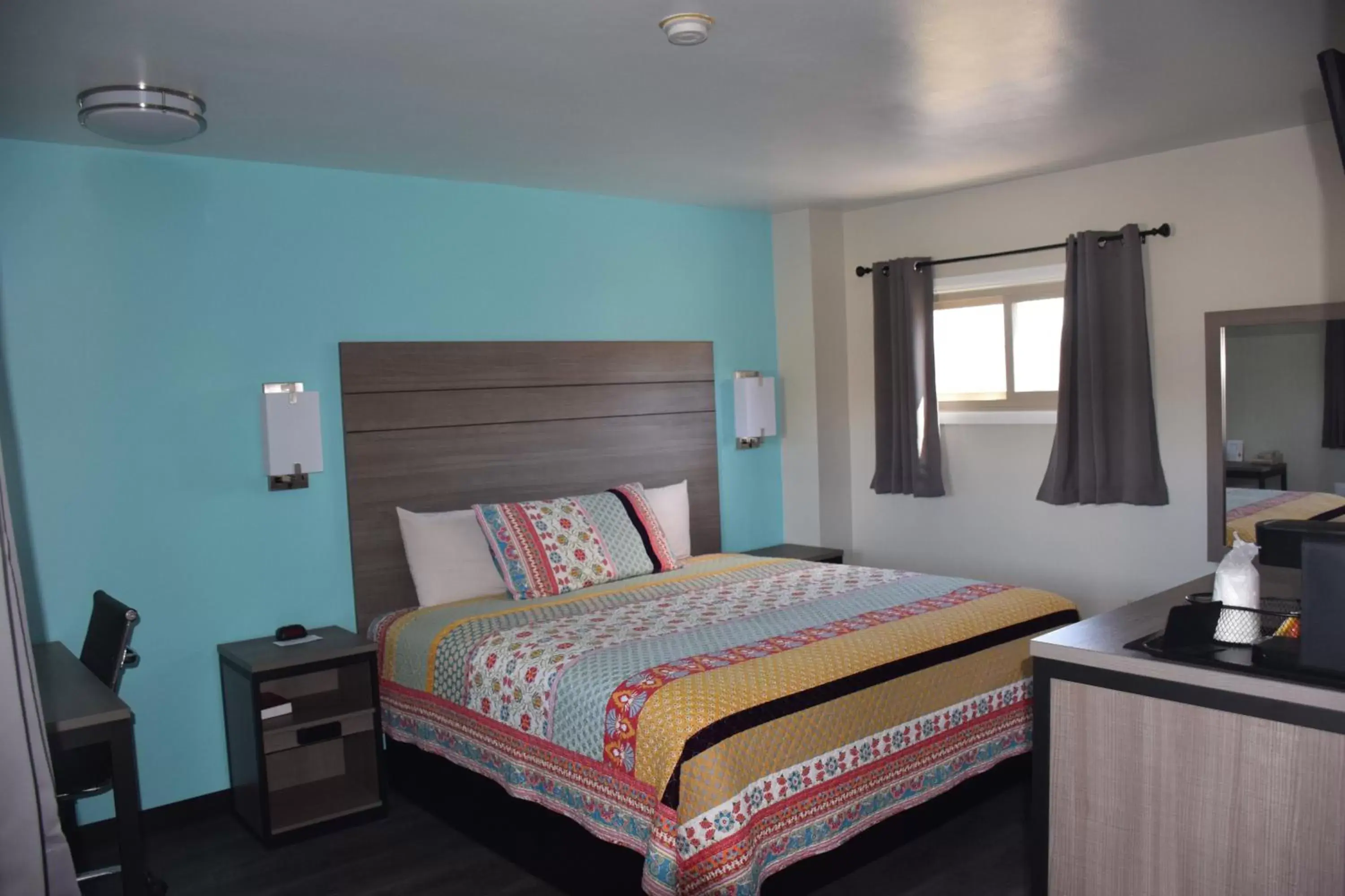 Bed in White Rose Motel - Hershey
