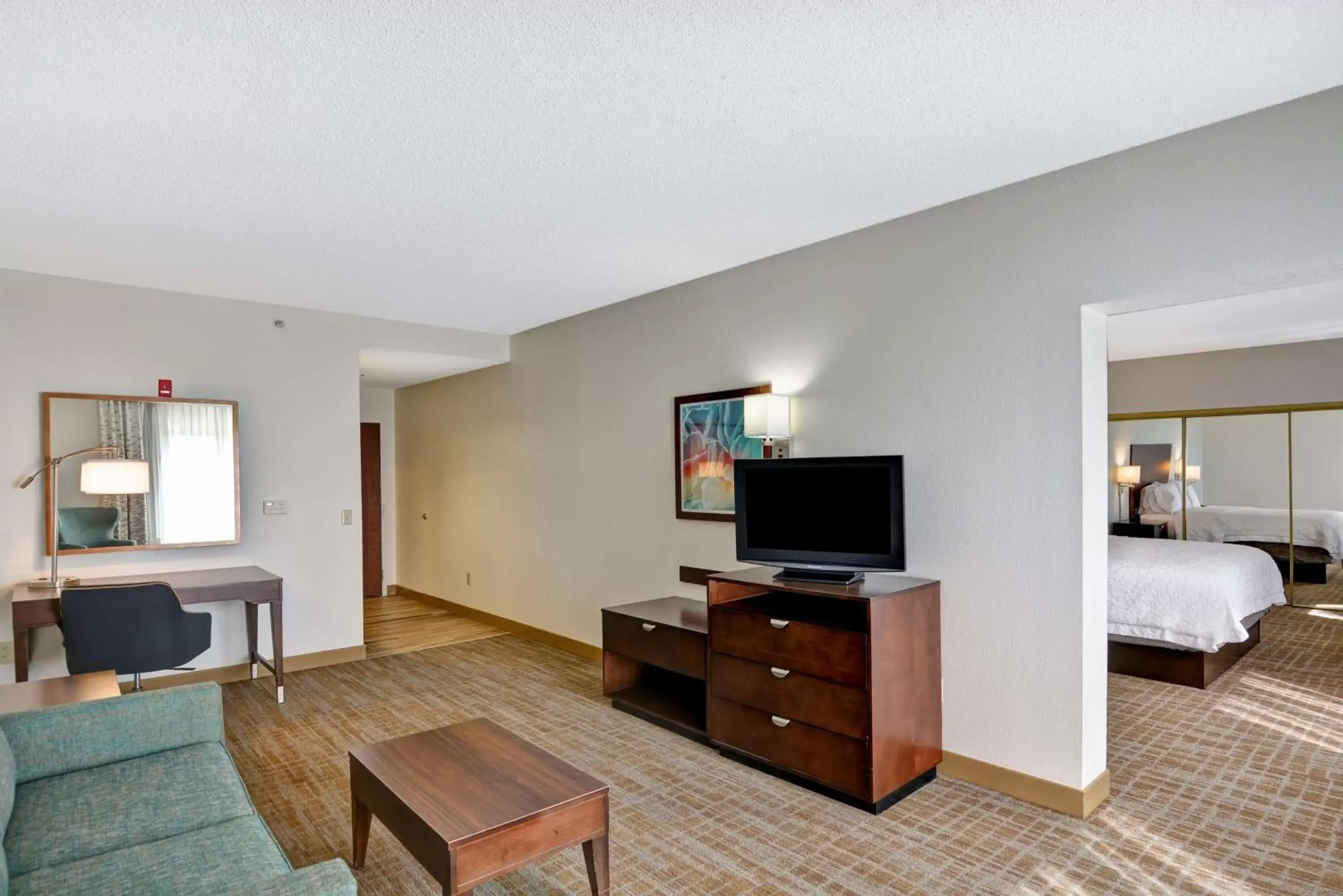 Bedroom, TV/Entertainment Center in Hampton Inn & Suites Boynton Beach