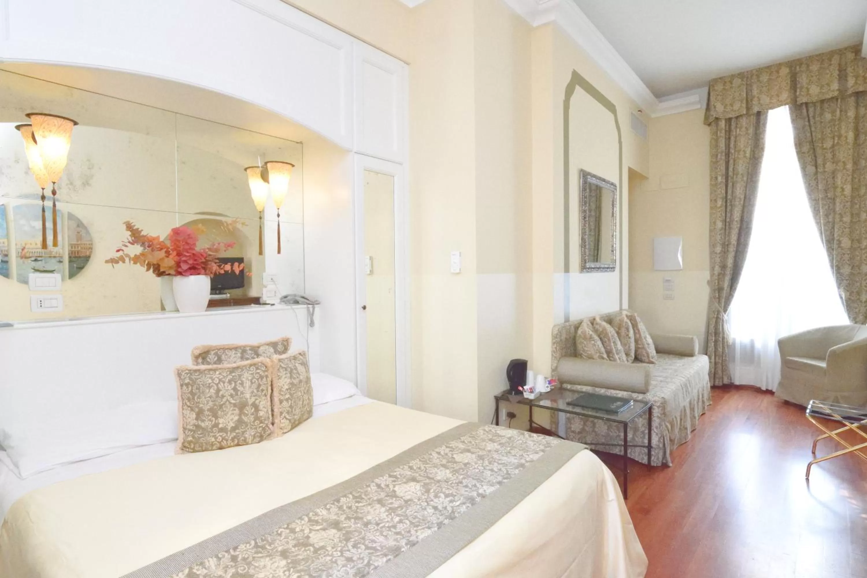 Photo of the whole room, Bed in Hotel Le Isole