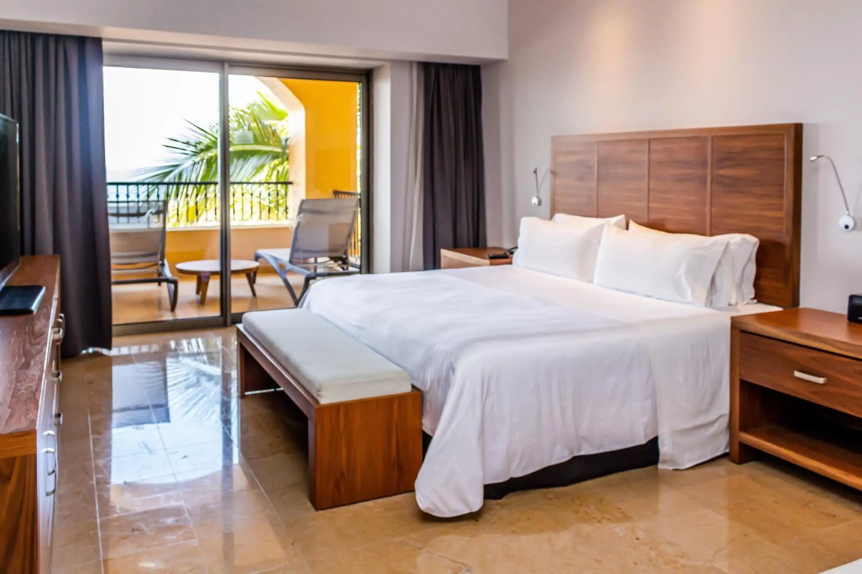 Bed in Grand Fiesta Americana Los Cabos All Inclusive Golf & Spa