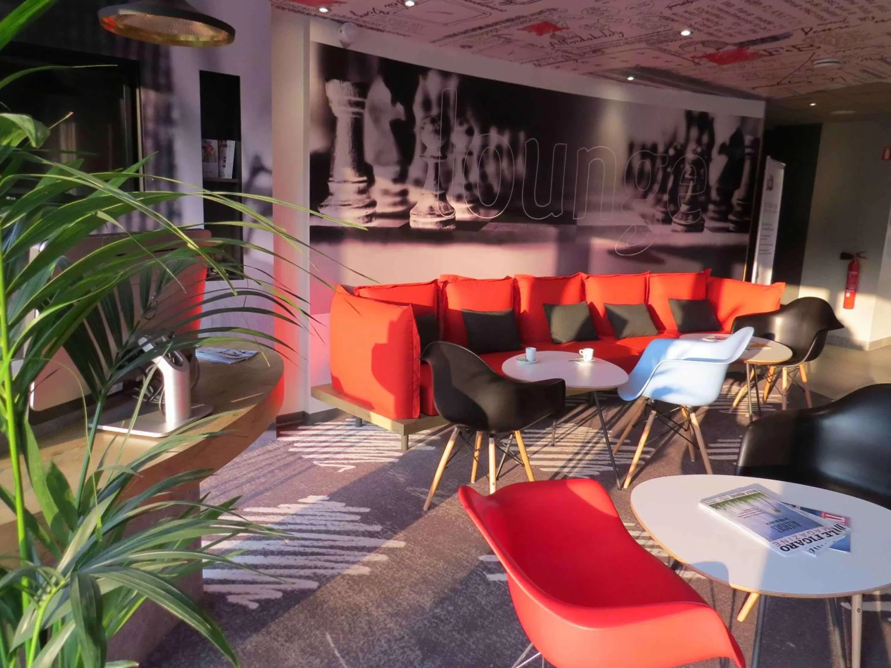 Lounge or bar in ibis Soissons